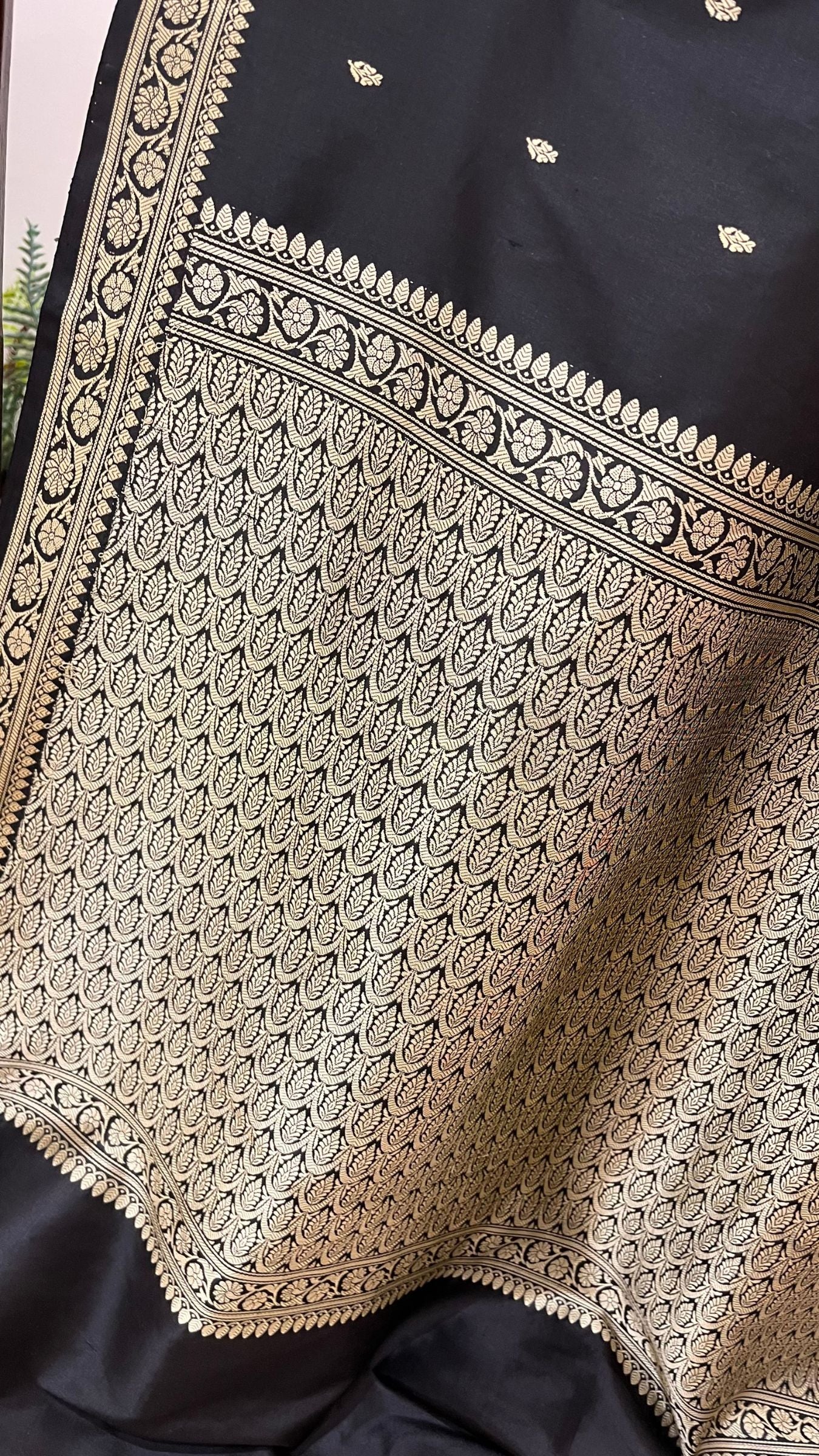 Pure Katan Silk Handloom Banarasi Saree - Resham Chunri Buti