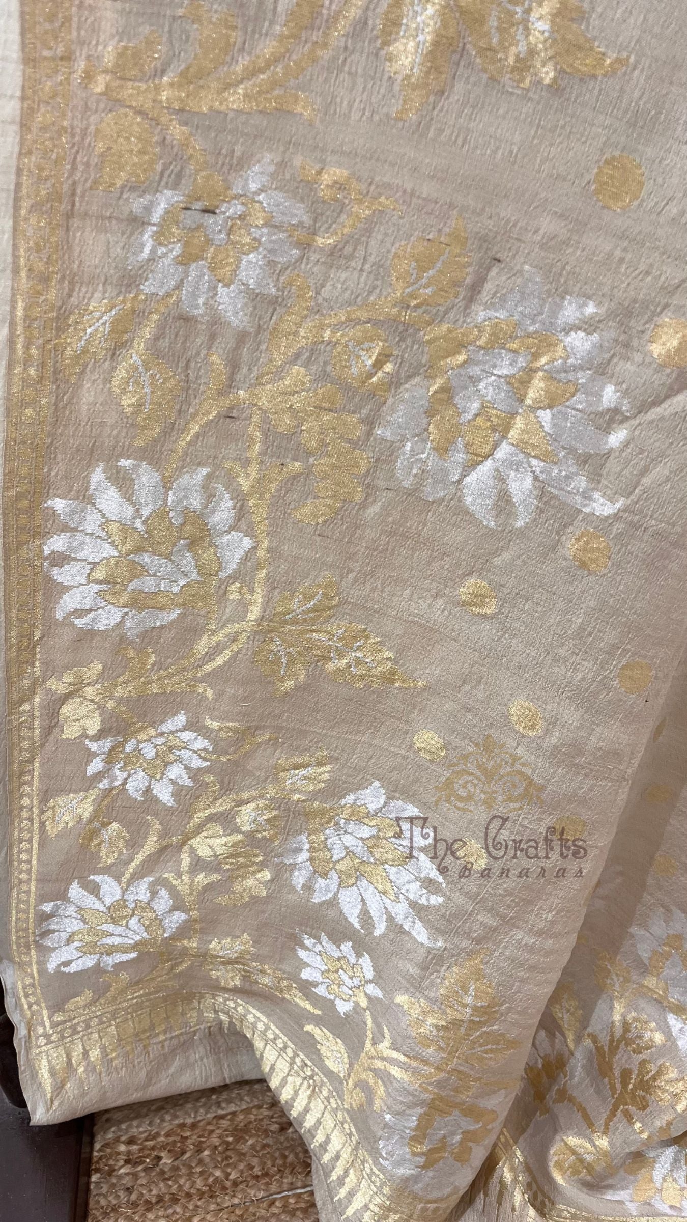 Tussar Georgette Handloom Banarasi Saree - Jaal with Meenakari
