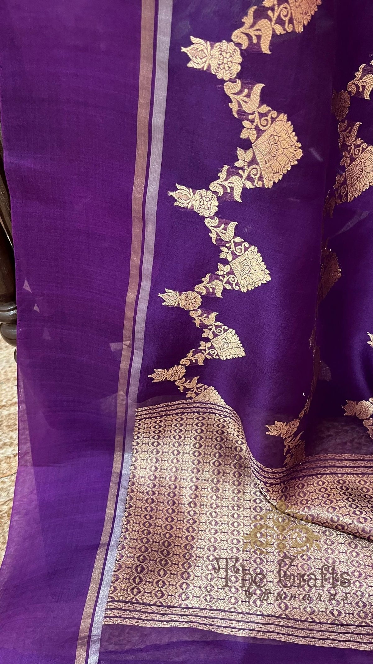 Pure Kora Silk Handloom Banarasi Saree - with kadhua motifs