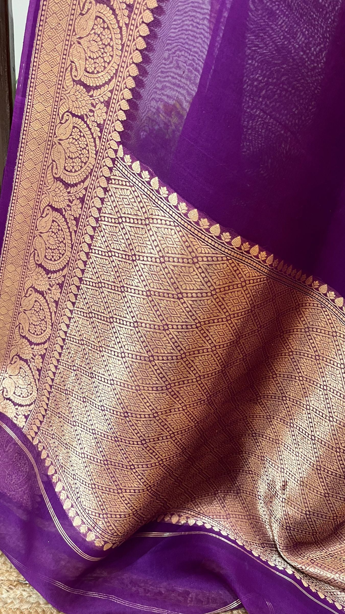 Pure Kora Silk Handloom Banarasi Saree - With Kadhua motifs