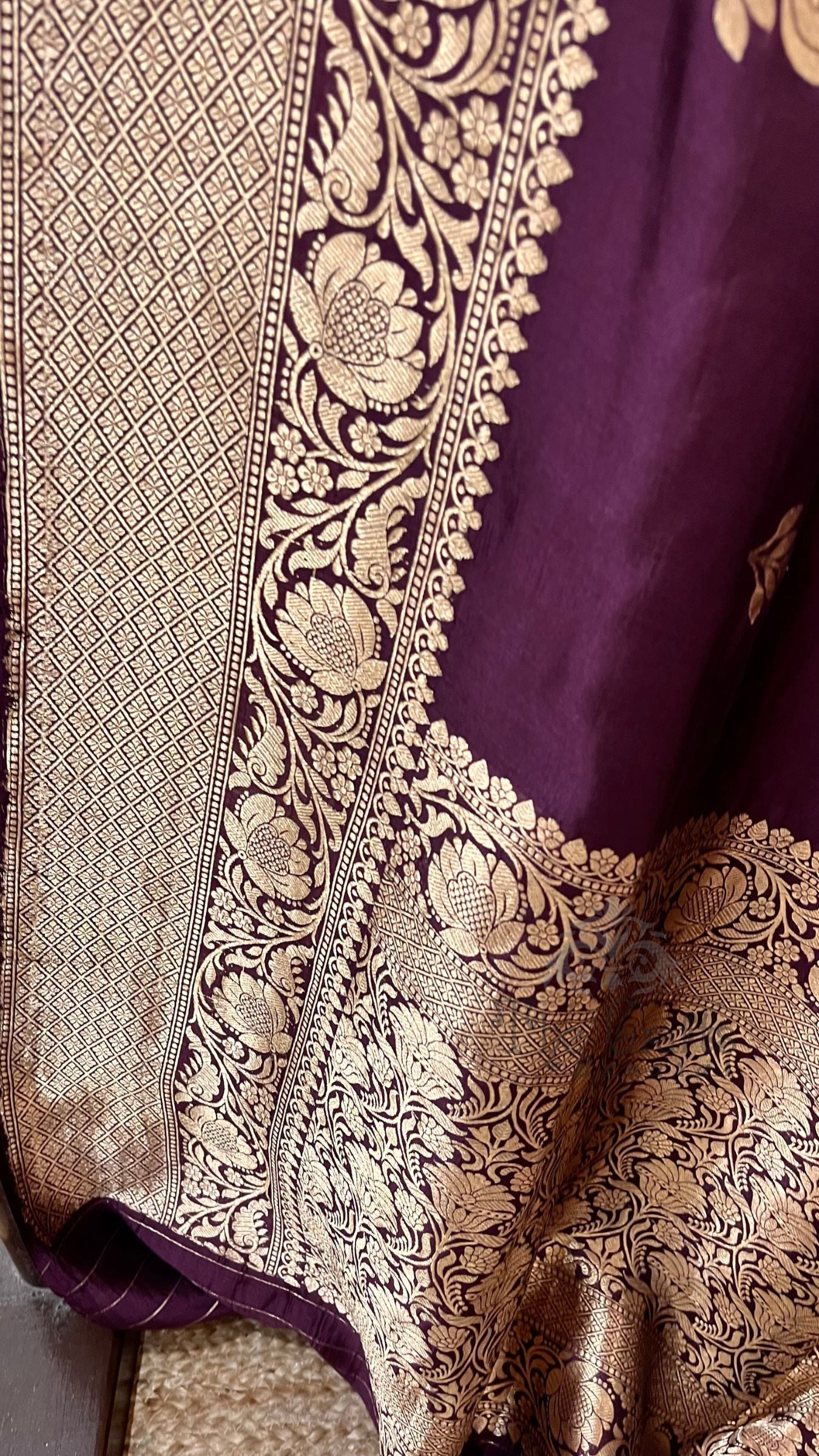 Pure Katan Silk Handloom Banarasi Saree - with kadhua motifs