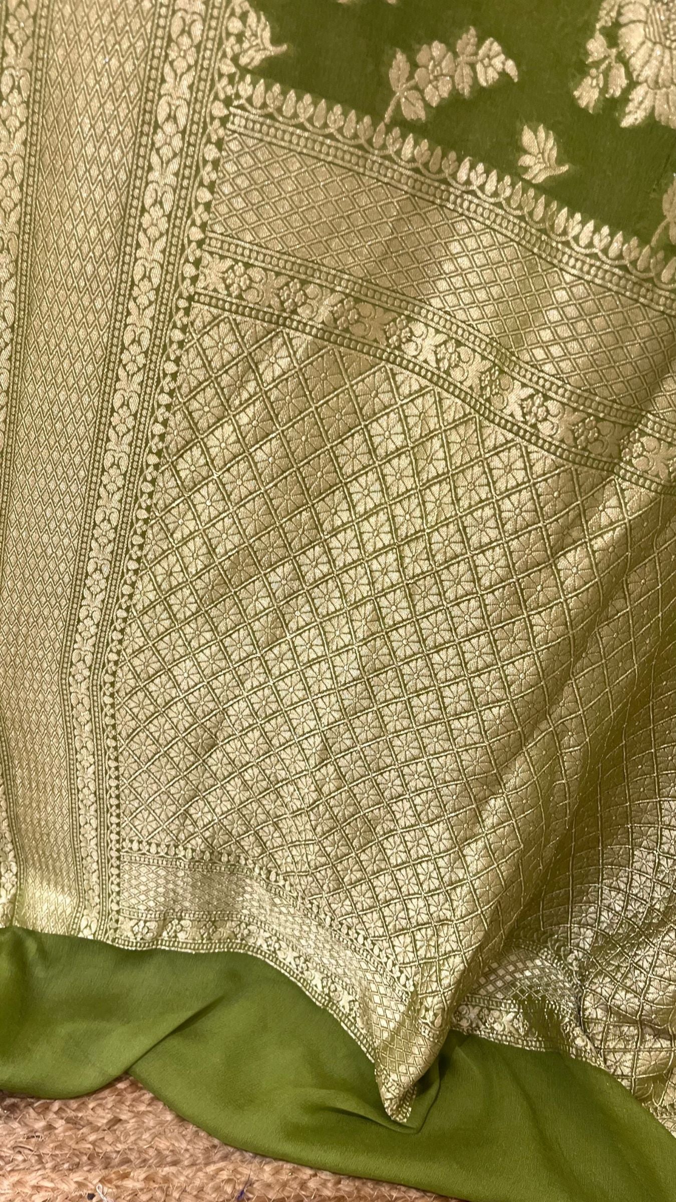 Khaddi Georgette Handloom Banarasi Saree - Water Zari