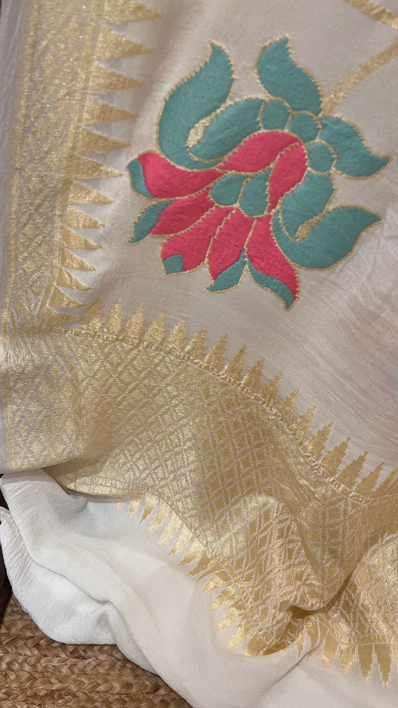Khaddi Georgette Handloom Banarasi Saree - Jaal with Meenakari