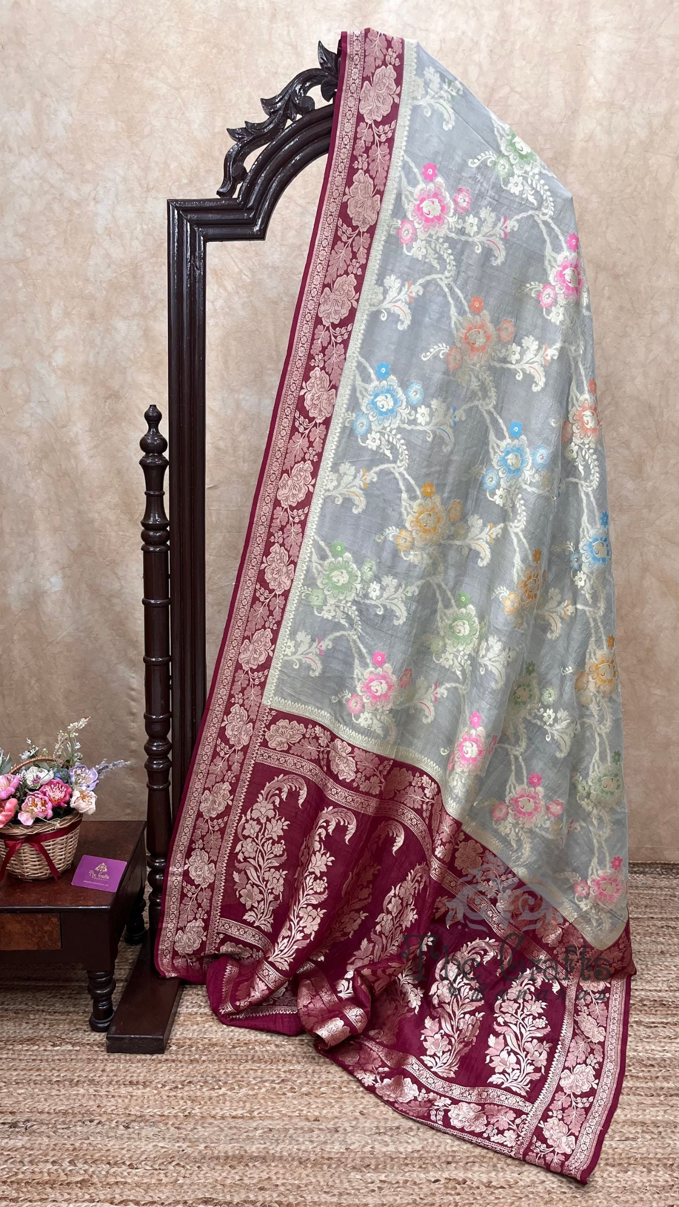 Tussar Georgette Handloom Banarasi Saree - Jaal with Meenakari