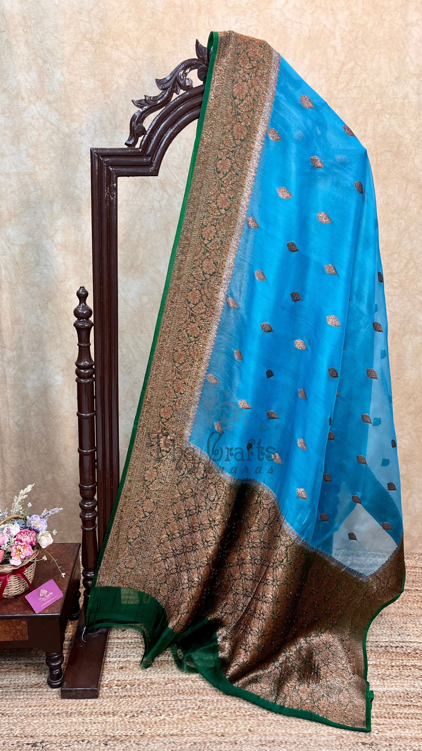 Pure Kora Silk Handloom Banarasi Saree - With Kadhua motifs