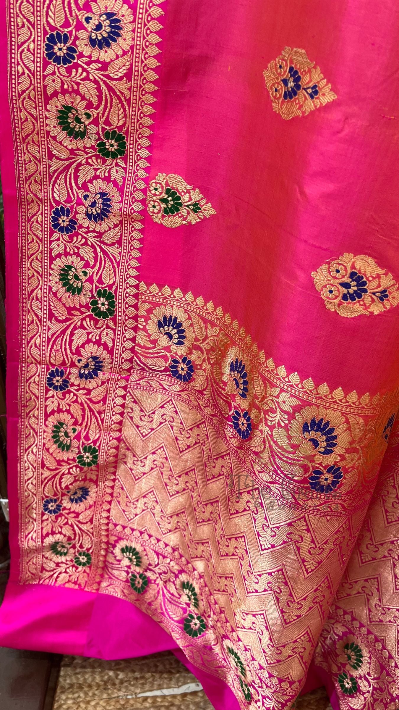 Pure Katan Silk Handloom Banarasi Saree - with kadhua motifs