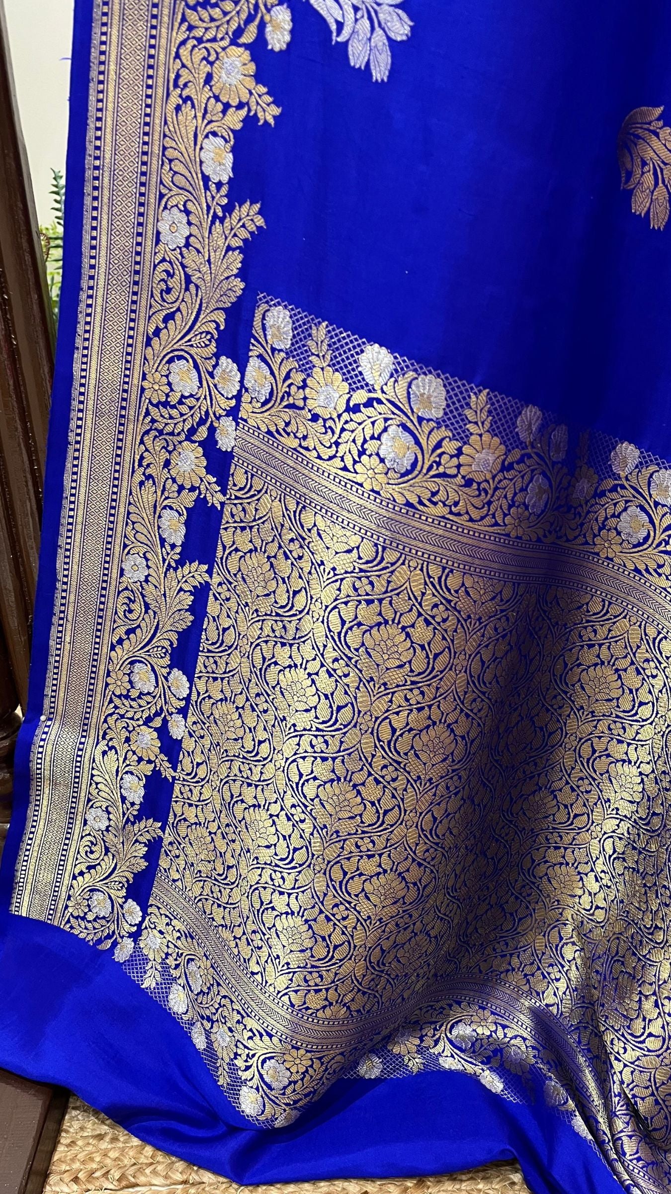 Pure Katan Silk Handloom Banarasi Saree - with kadhua sona rupa motifs