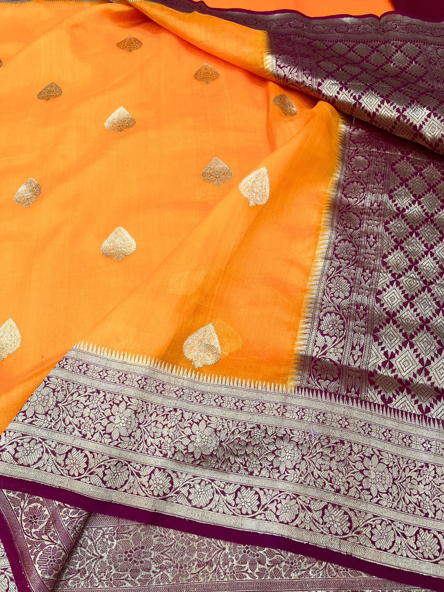 Pure Kora Silk Handloom Banarasi Saree - With Kadhua motifs