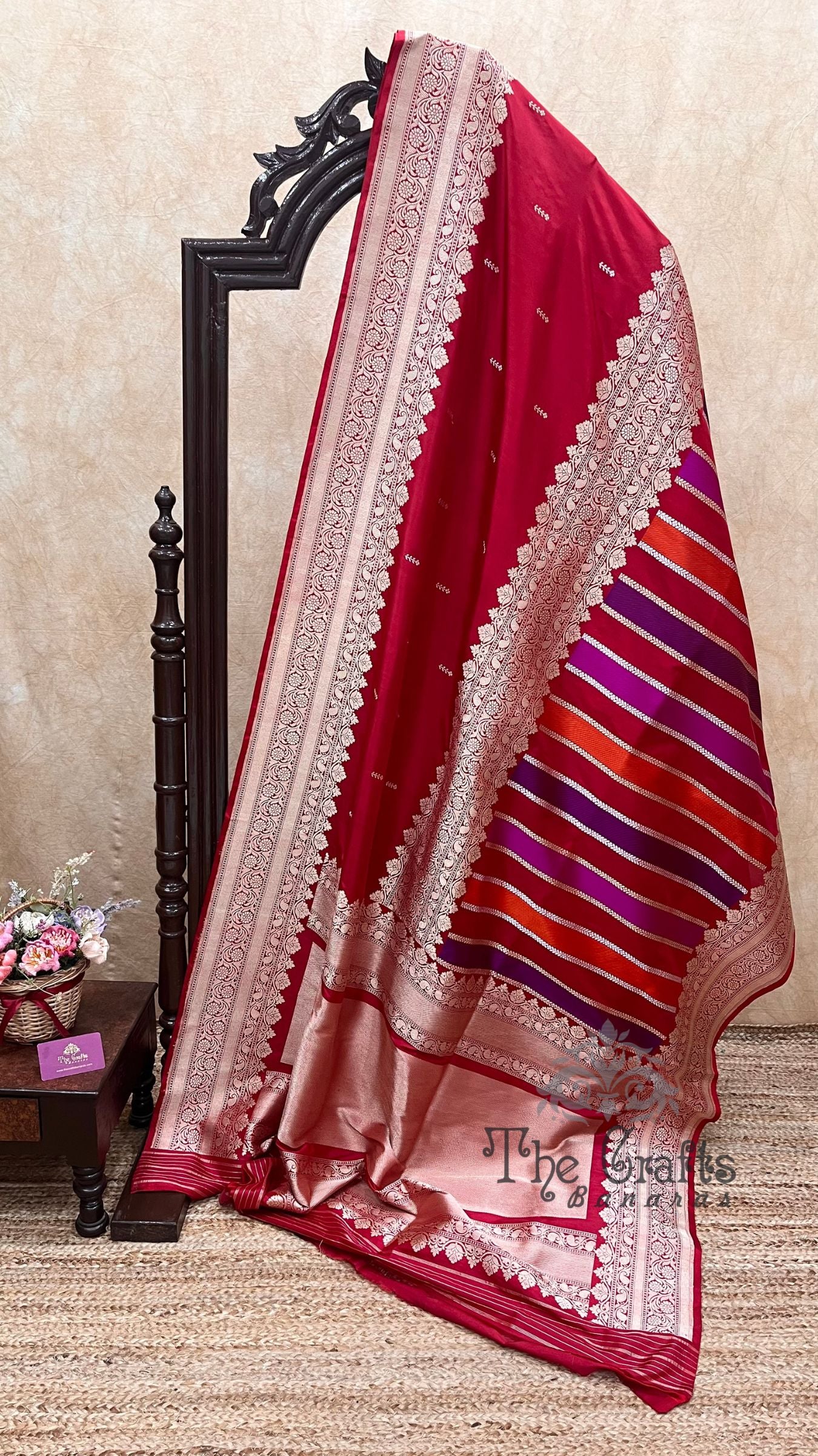 Rangkat Pure Katan Silk Handloom Banarasi Saree - with kadhua work