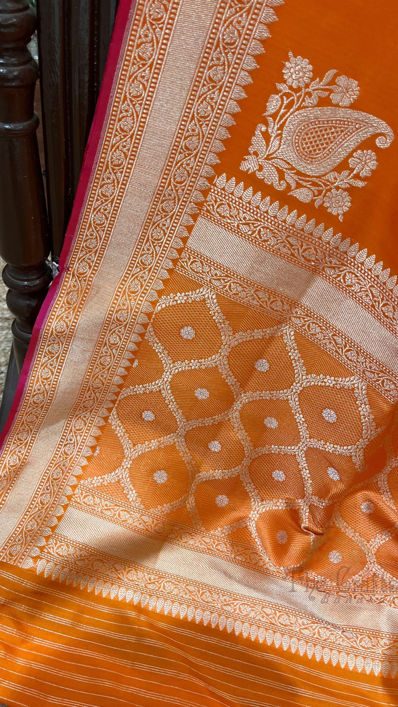 Red Pure Katan Silk Handloom Banarasi Saree - with kadhua motifs