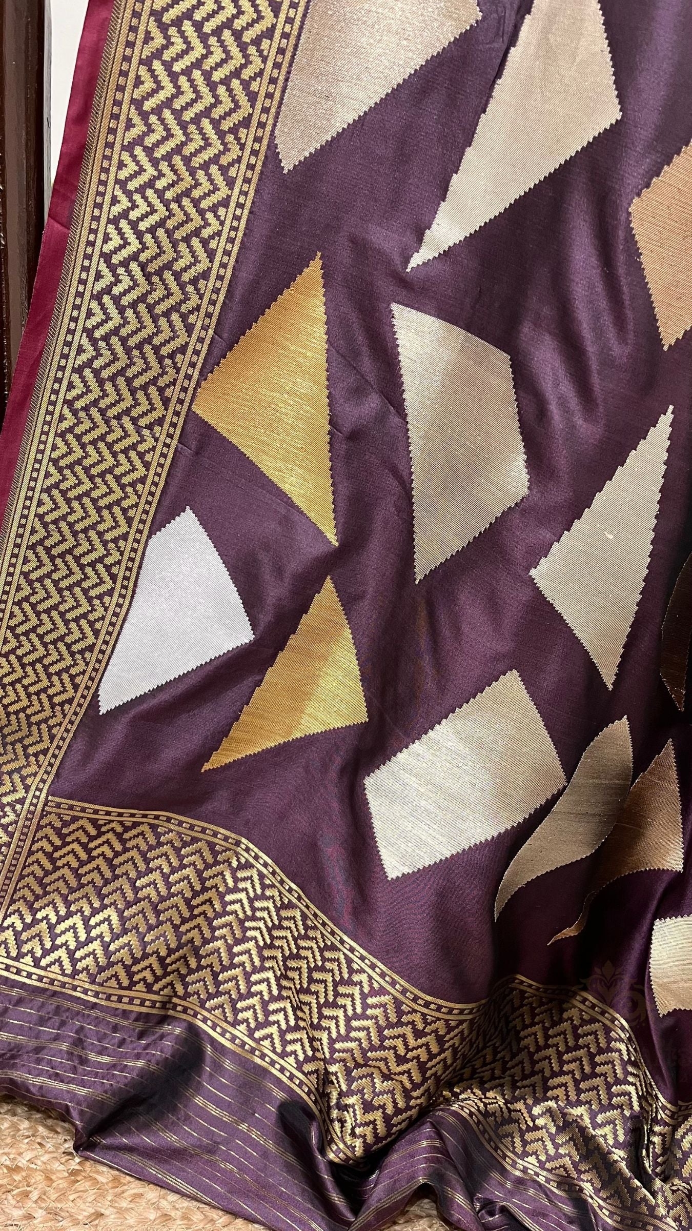 Pure Katan Silk Handloom Banarasi Saree - with sona rupa kadhua motifs