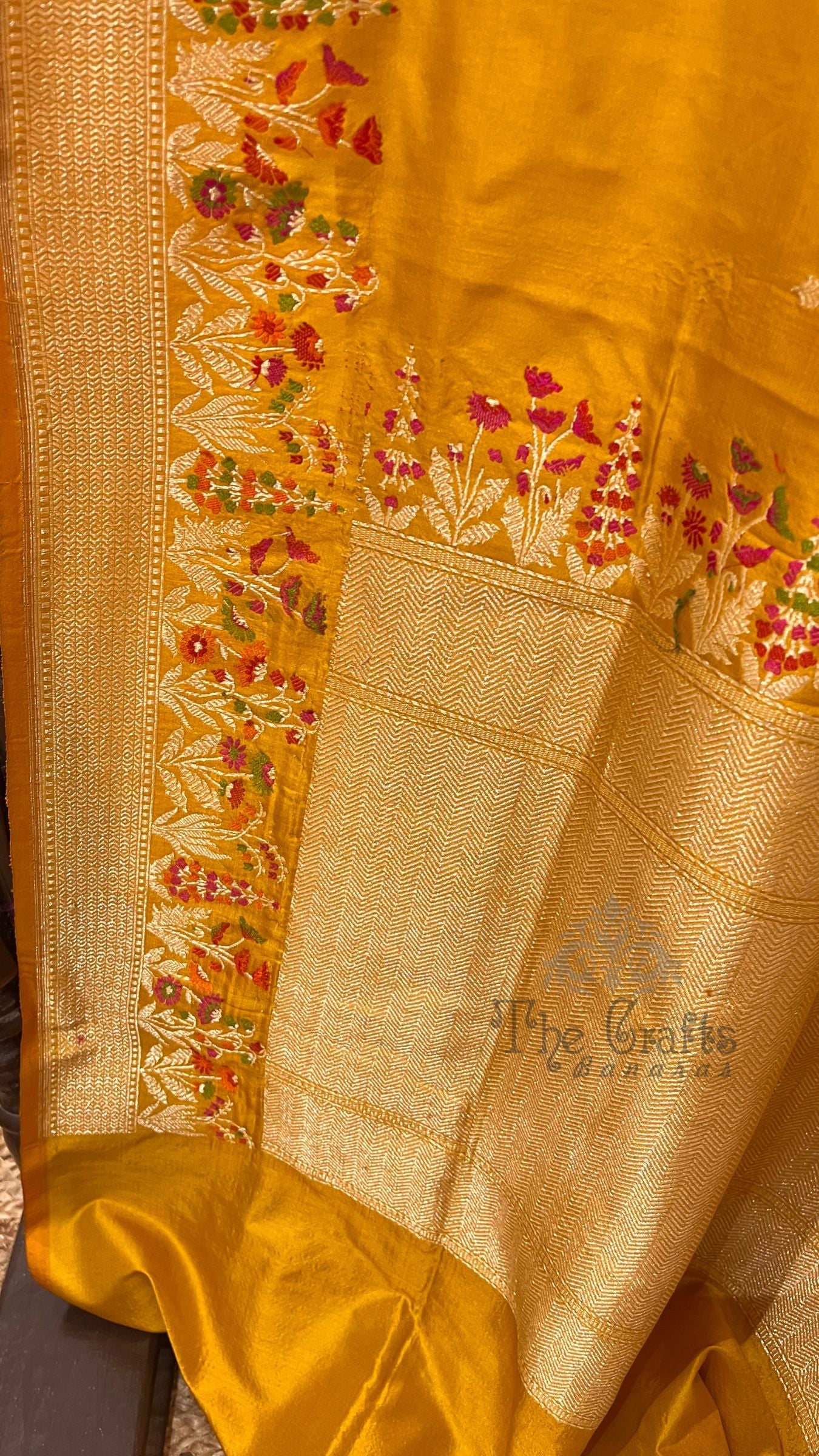 Pure Katan Silk Handloom Banarasi Saree - with kadhua meenakari motifs