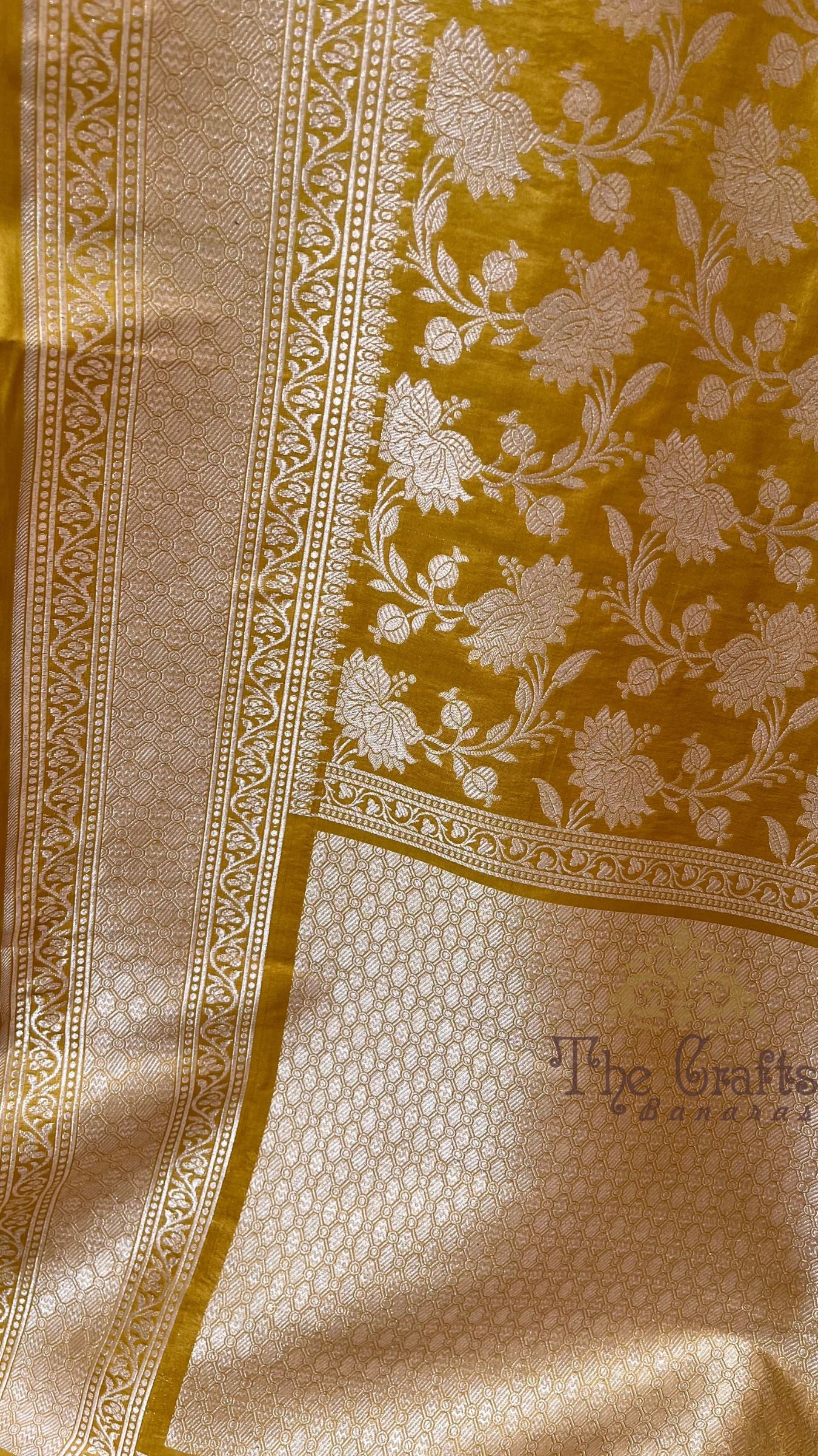 Pure Katan Silk Handloom Banarasi Saree - Jaal Work