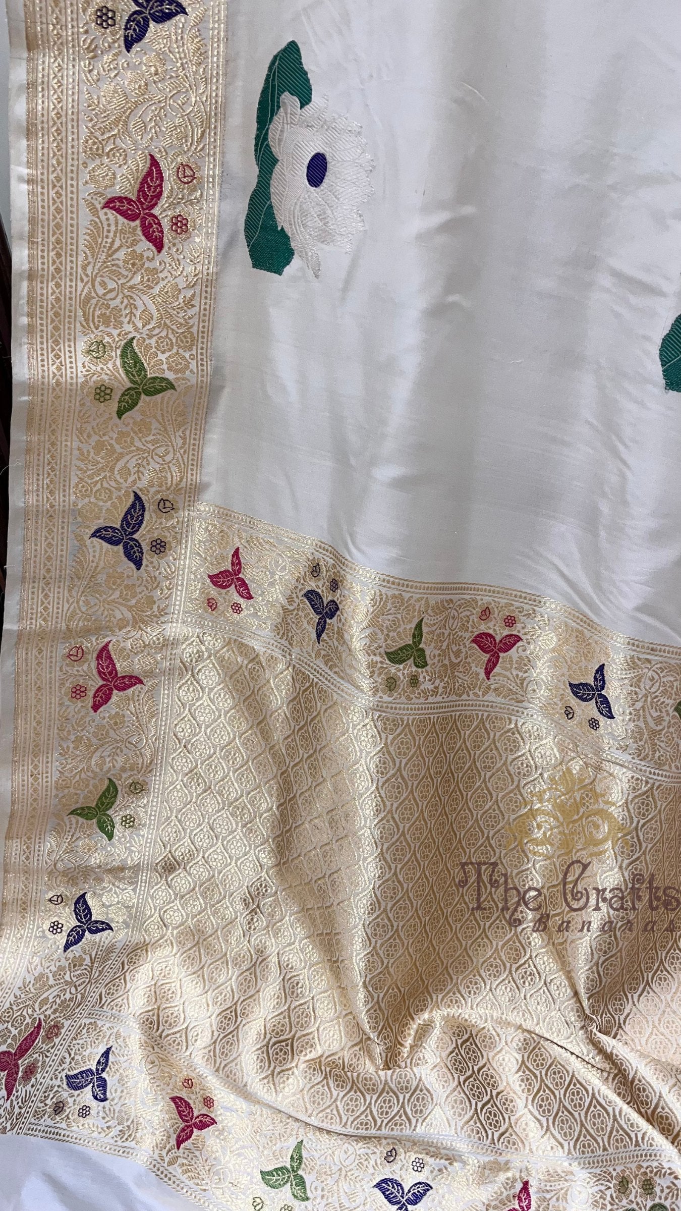 Pure Katan Silk Handloom Banarasi Saree - with kadhua meenakari motifs