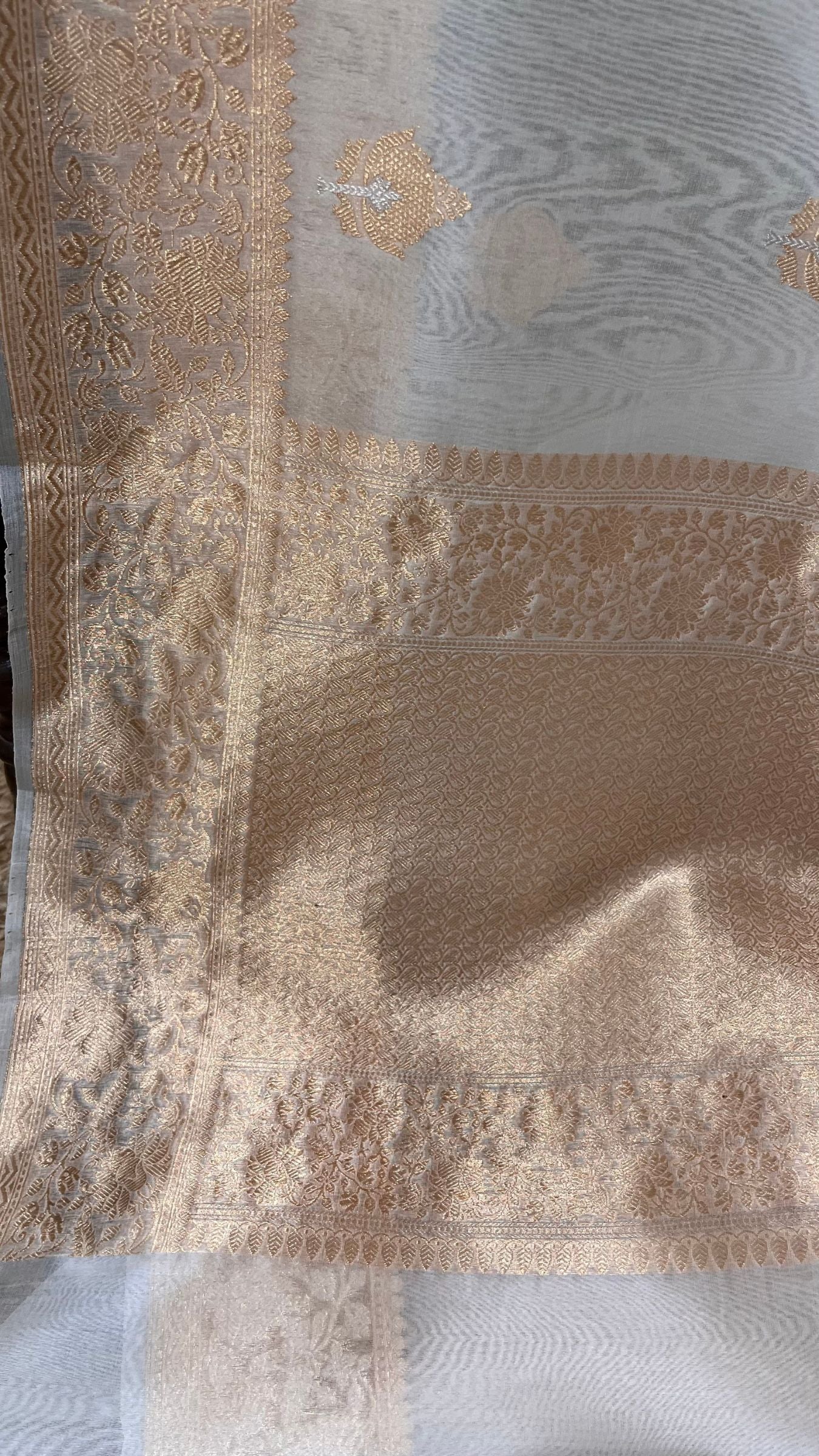 Pure Kora Silk Handloom Banarasi Saree - With Kadhua motifs