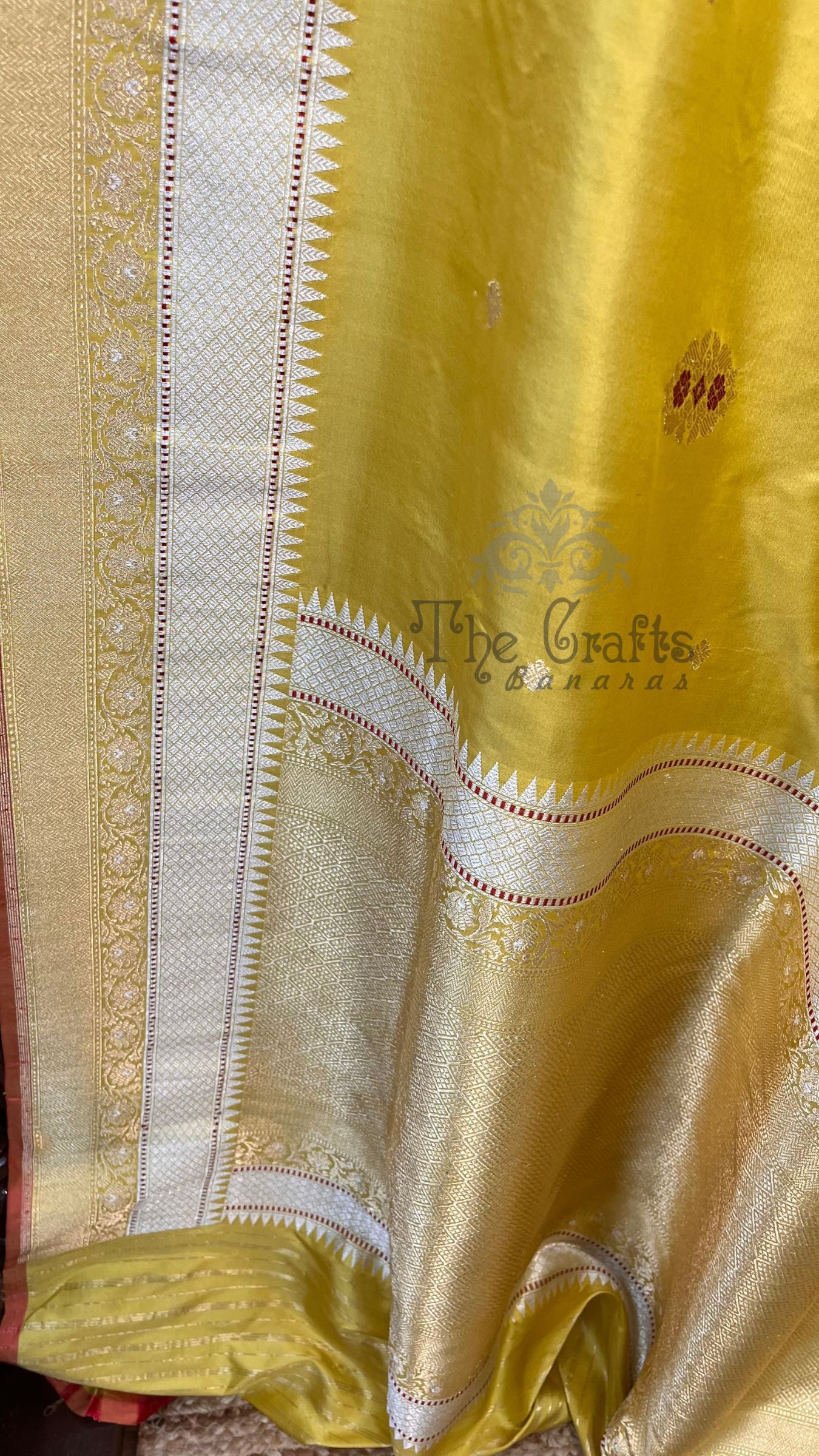 Pure Katan Silk Handloom Banarasi Saree - With Sona Rupa Kadhua Motifs