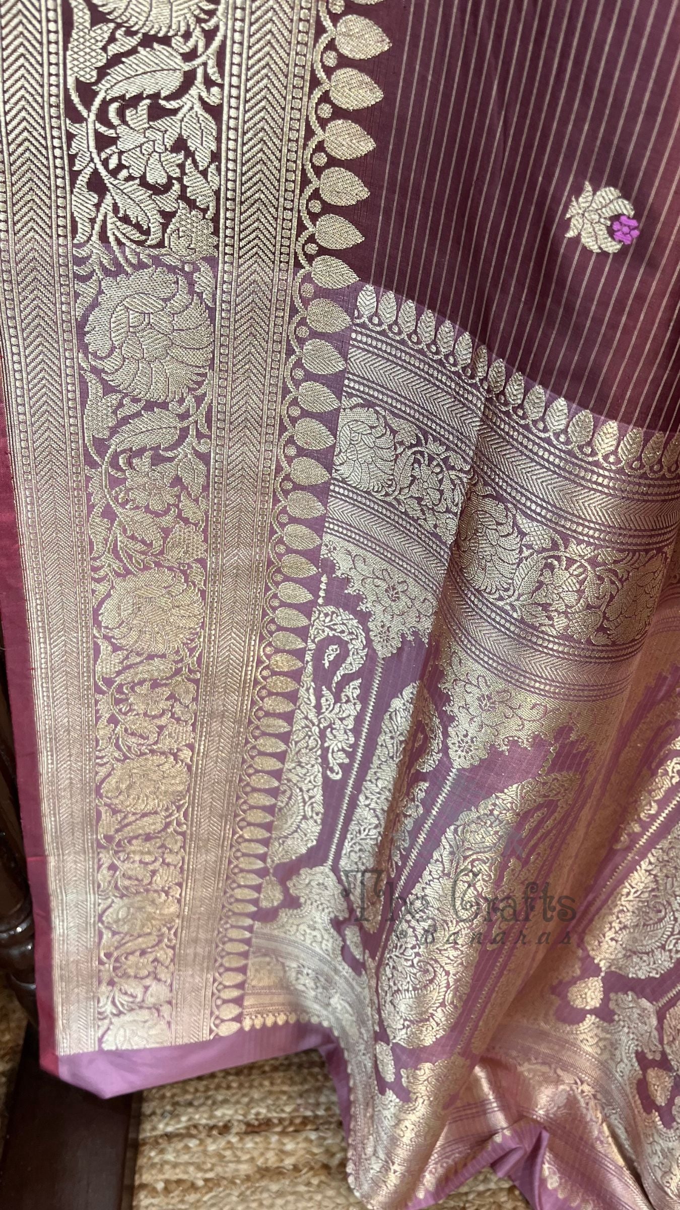 Pure Katan Silk Handloom Banarasi Saree - with kadhua motifs