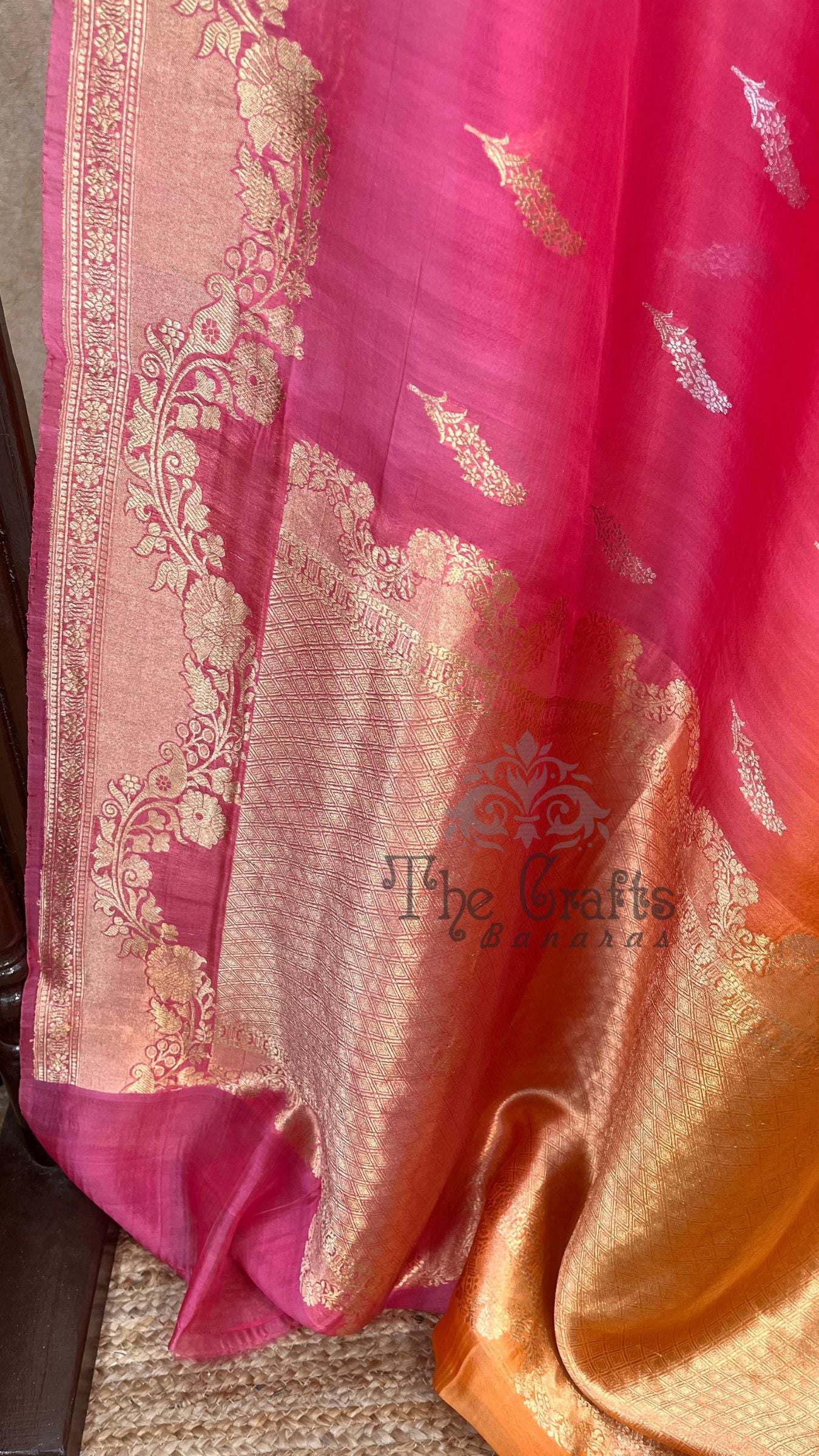Pure Kora Silk Handloom Banarasi Saree - With Kadhua motifs