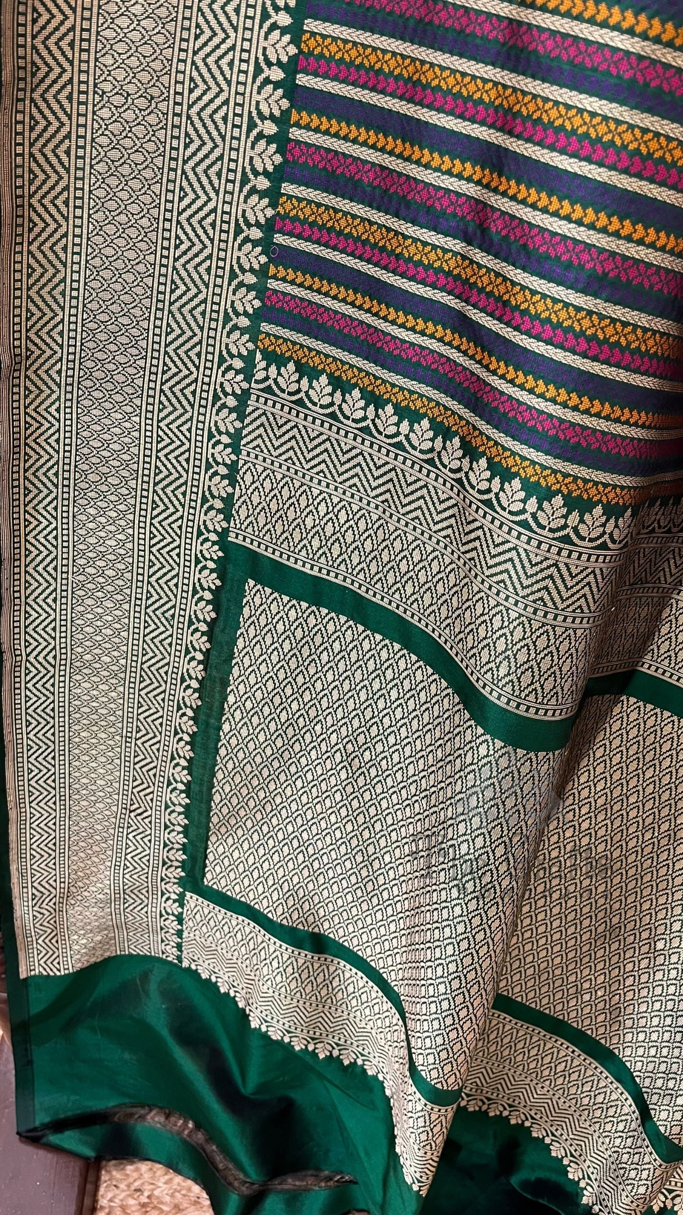 Rangkat Pure Katan Silk Handloom Banarasi Saree - with kadhua work