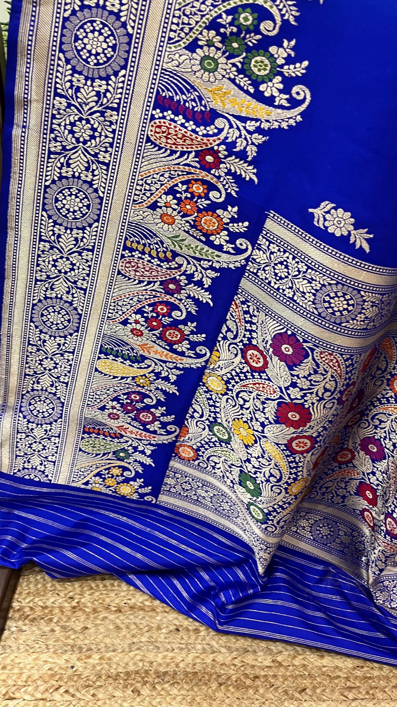 Pure Katan Silk Handloom Banarasi Saree - with kadhua meenakari motifs