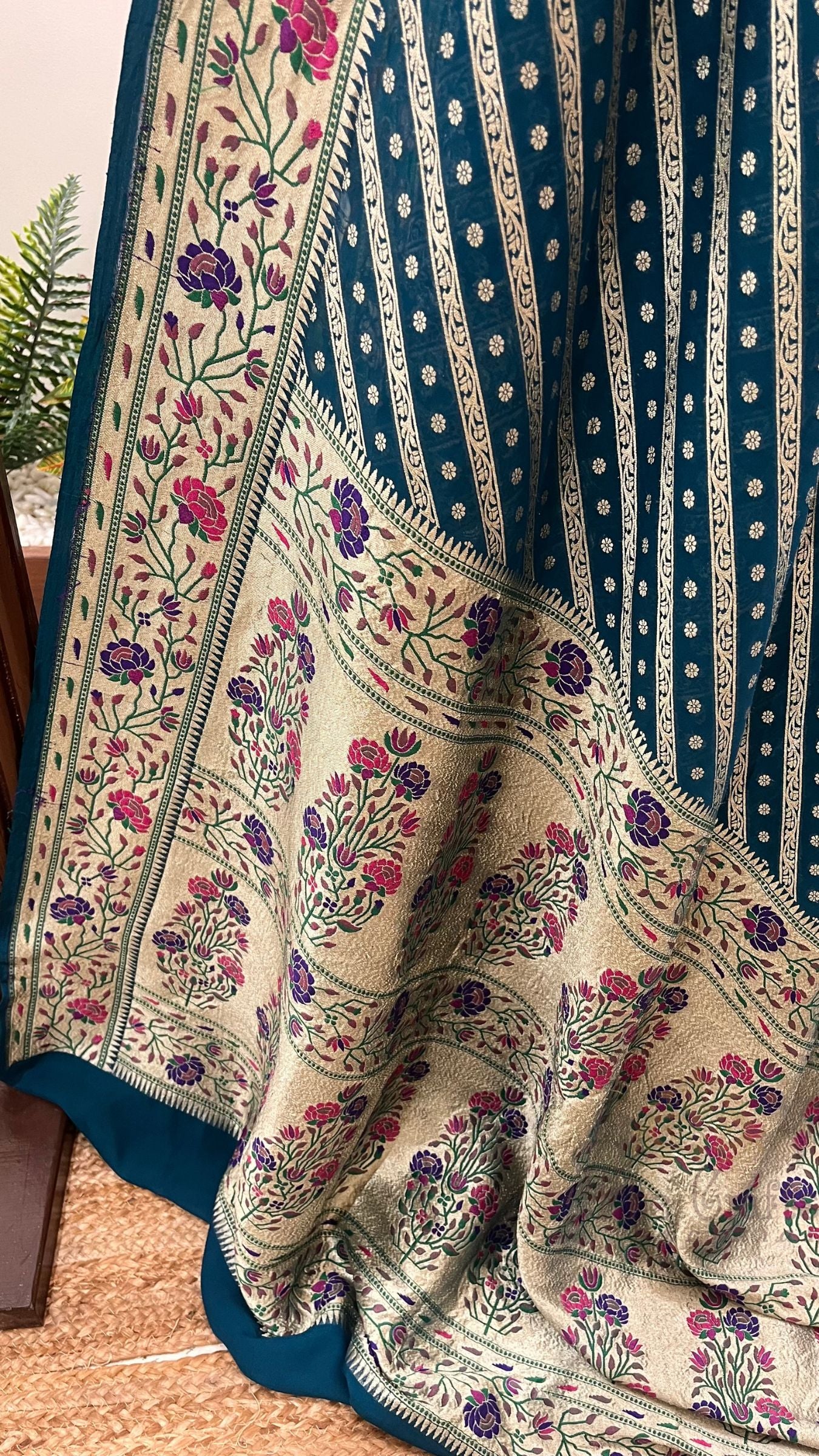 Pure Georgette Handloom Banarasi Saree - Gold zari with meenakari