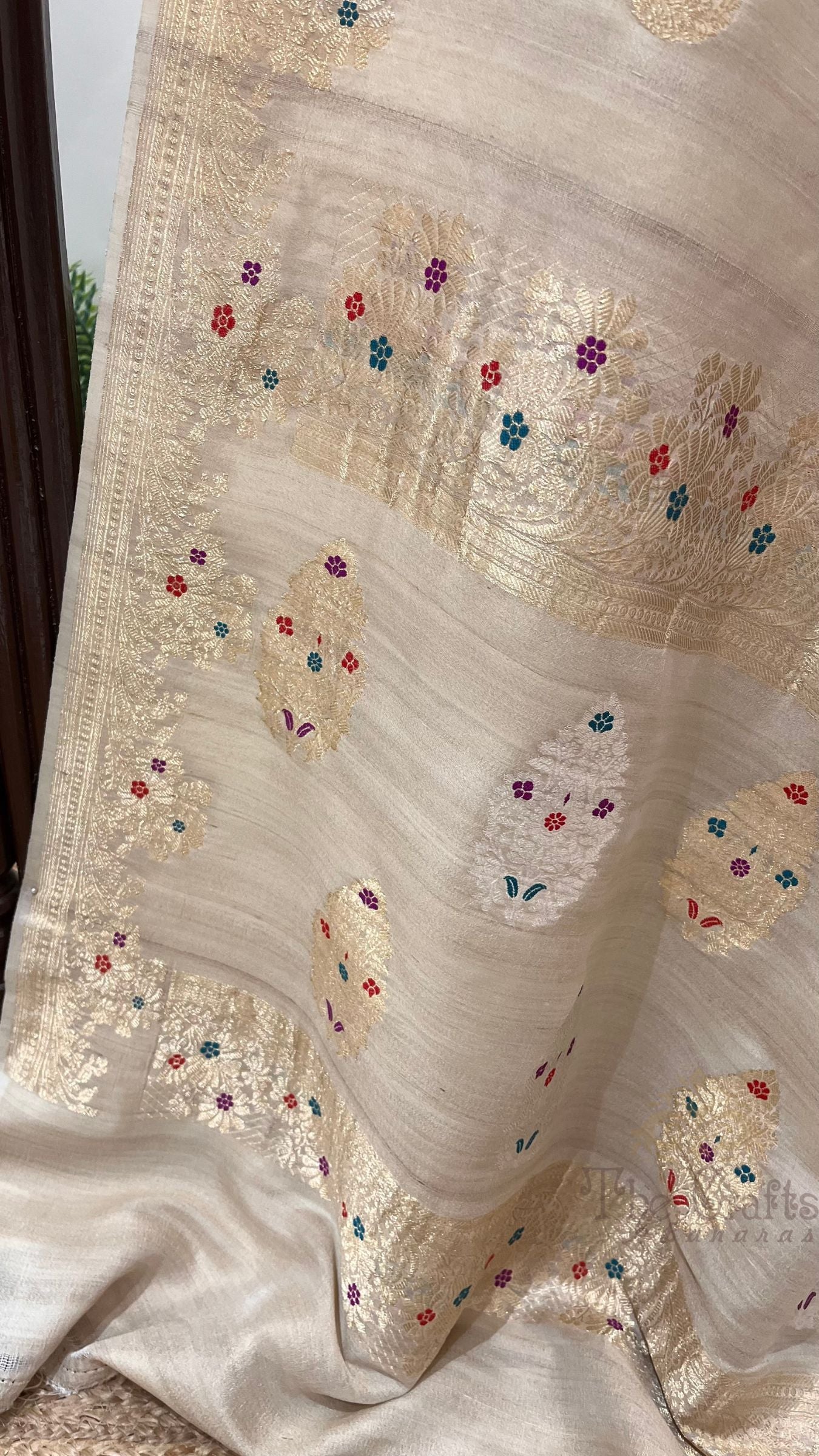 Tussar Georgette Handloom Banarasi Saree - Jaal with Meenakari