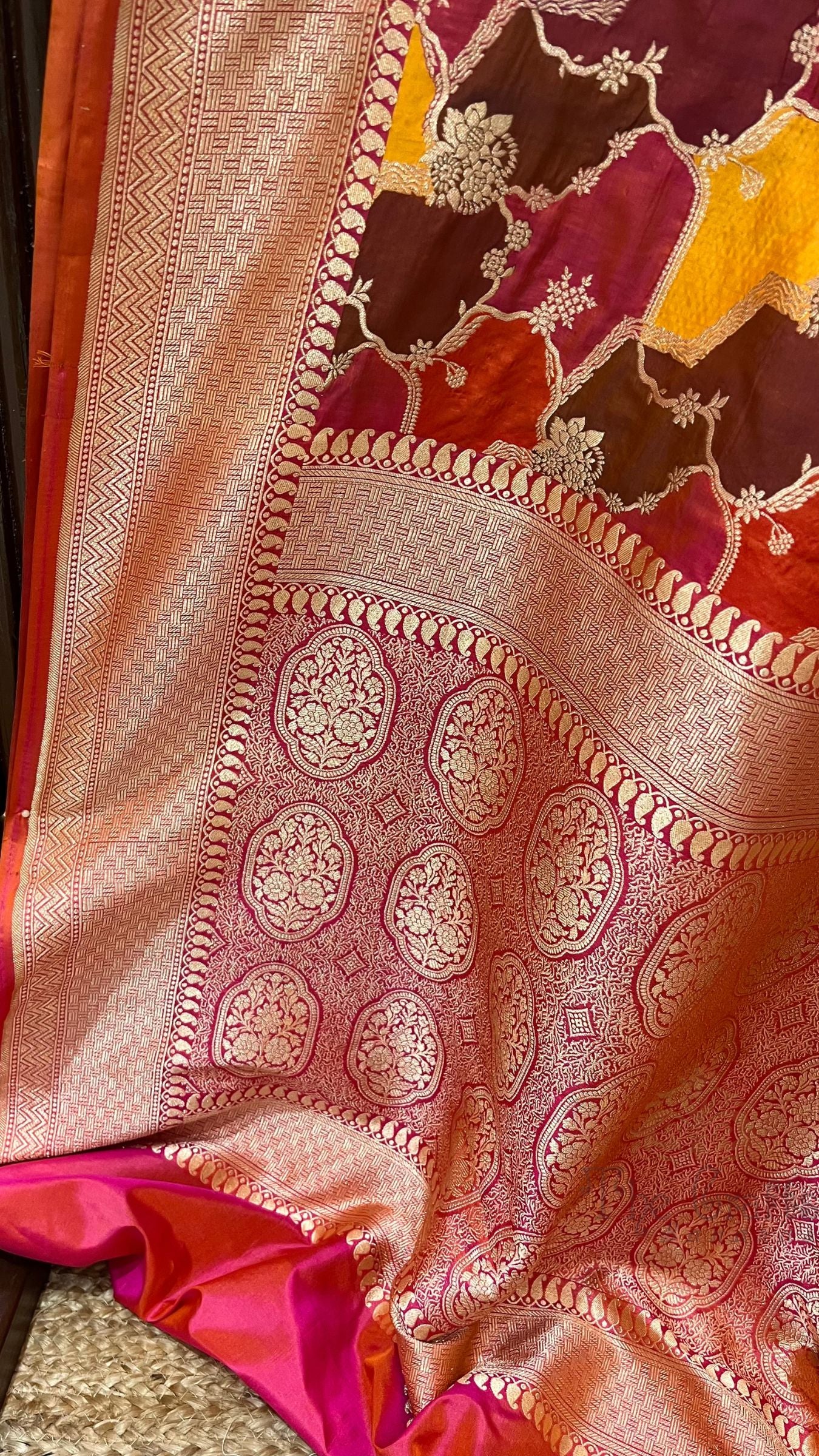 Rangkat Pure Katan Silk Handloom Banarasi Saree - Jaal Work With Meenakari