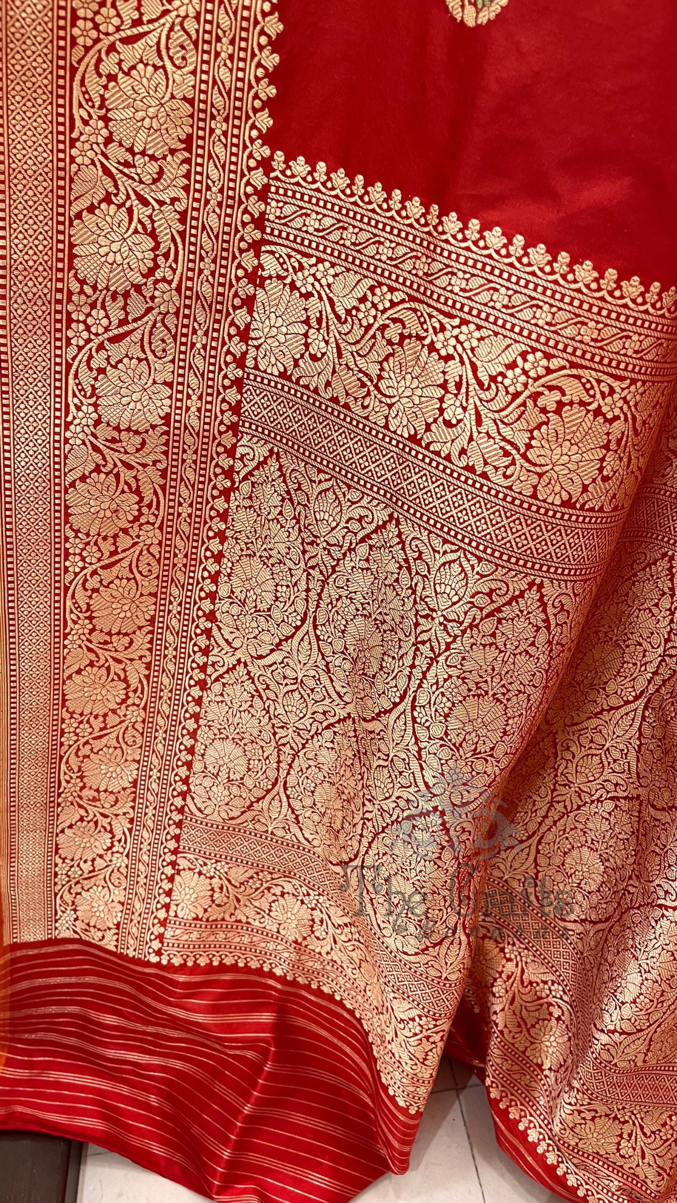 Pure Katan Silk Handloom Banarasi Saree - with kadhua motifs