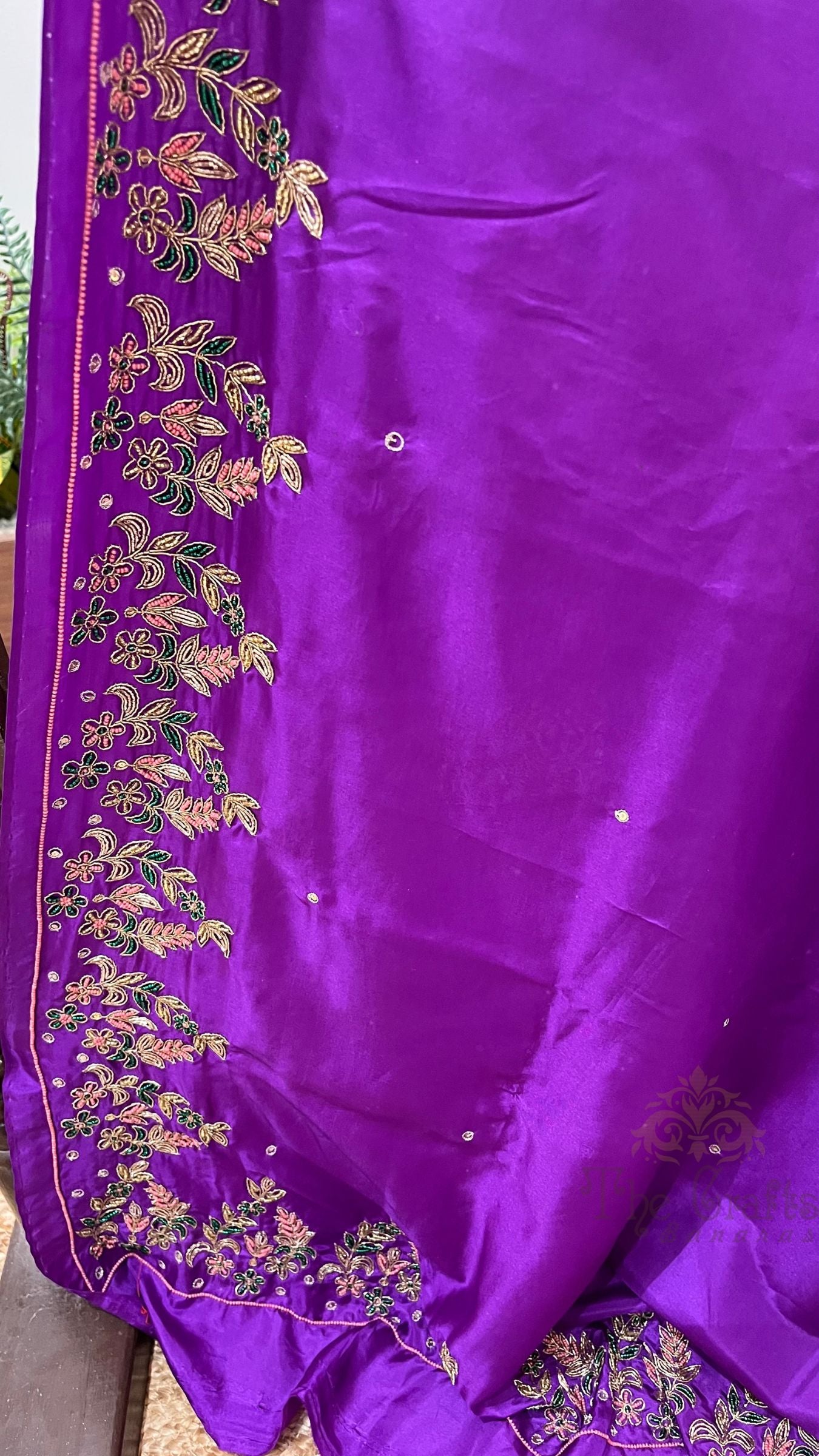 Pure Crepe Silk Handloom Banarasi Saree - handwork motifs