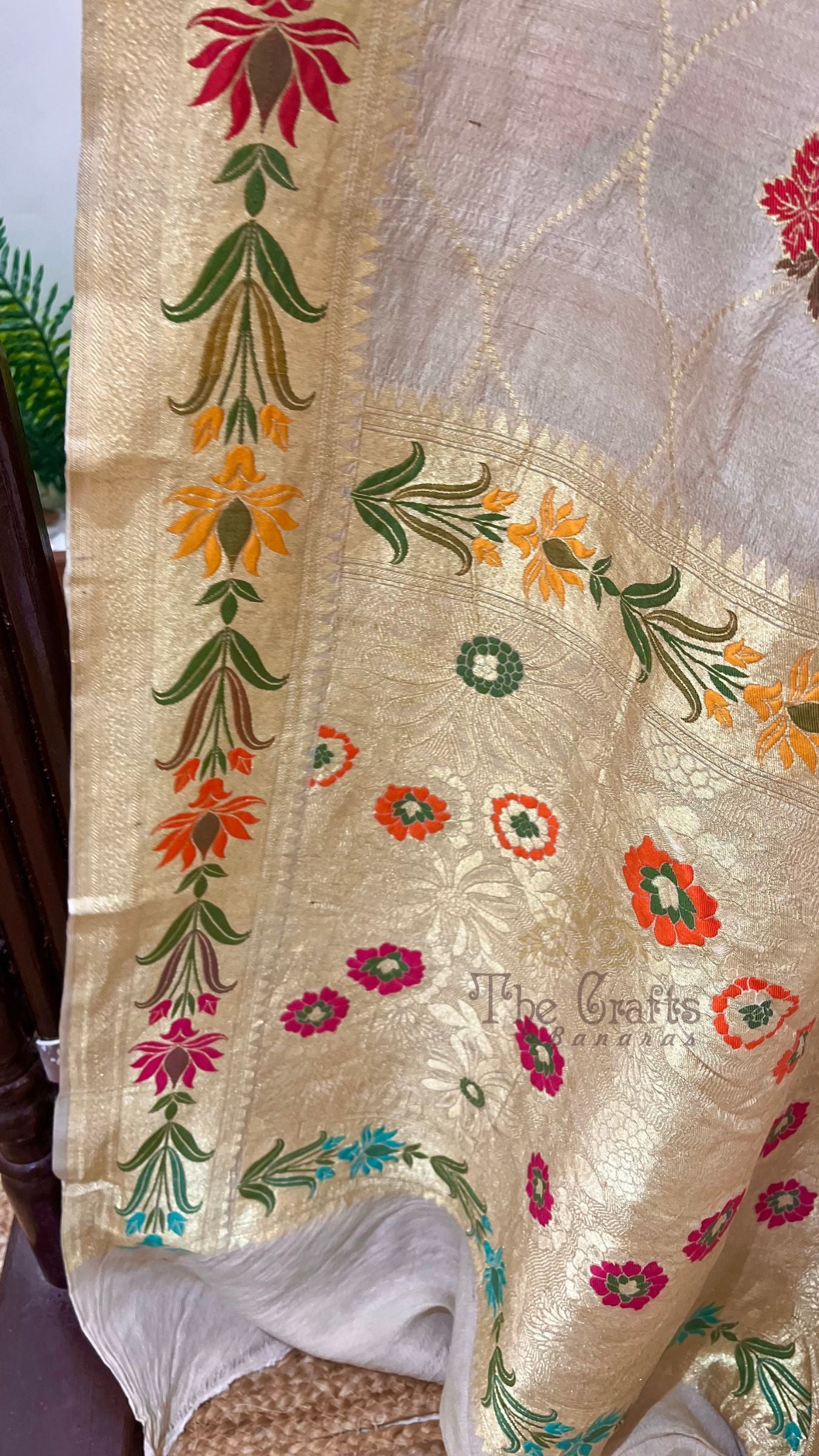Tussar Georgette Handloom Banarasi Saree - Jaal with Meenakari
