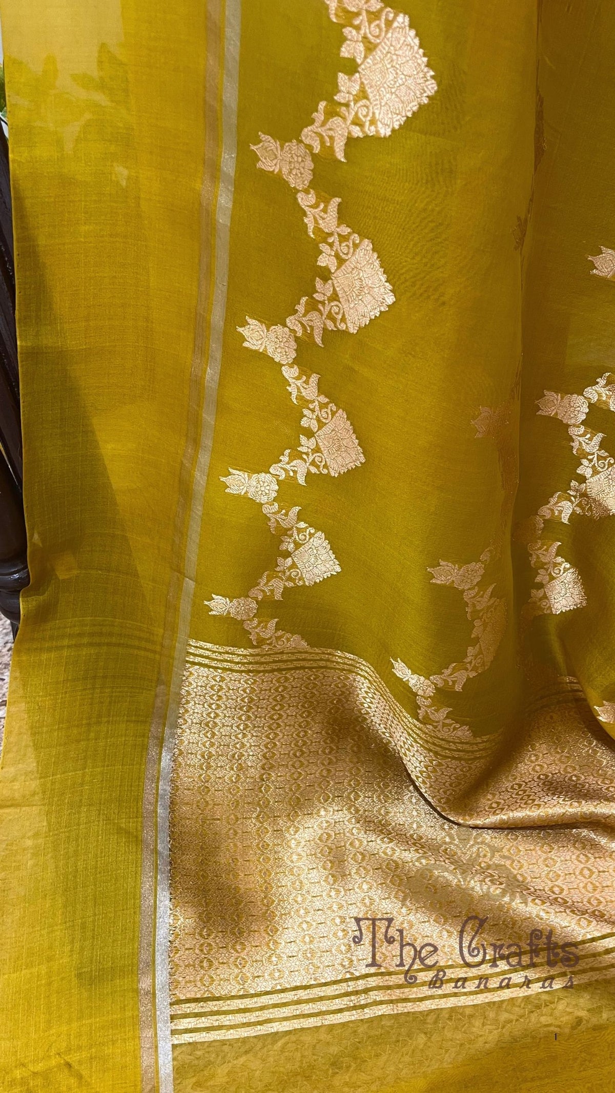Pure Kora Silk Handloom Banarasi Saree - with kadhua motifs