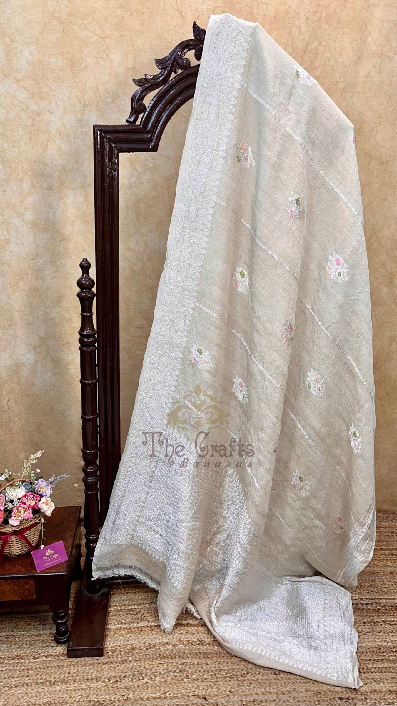 Tussar Georgette Handloom Banarasi Saree - Kadhua Meenakari