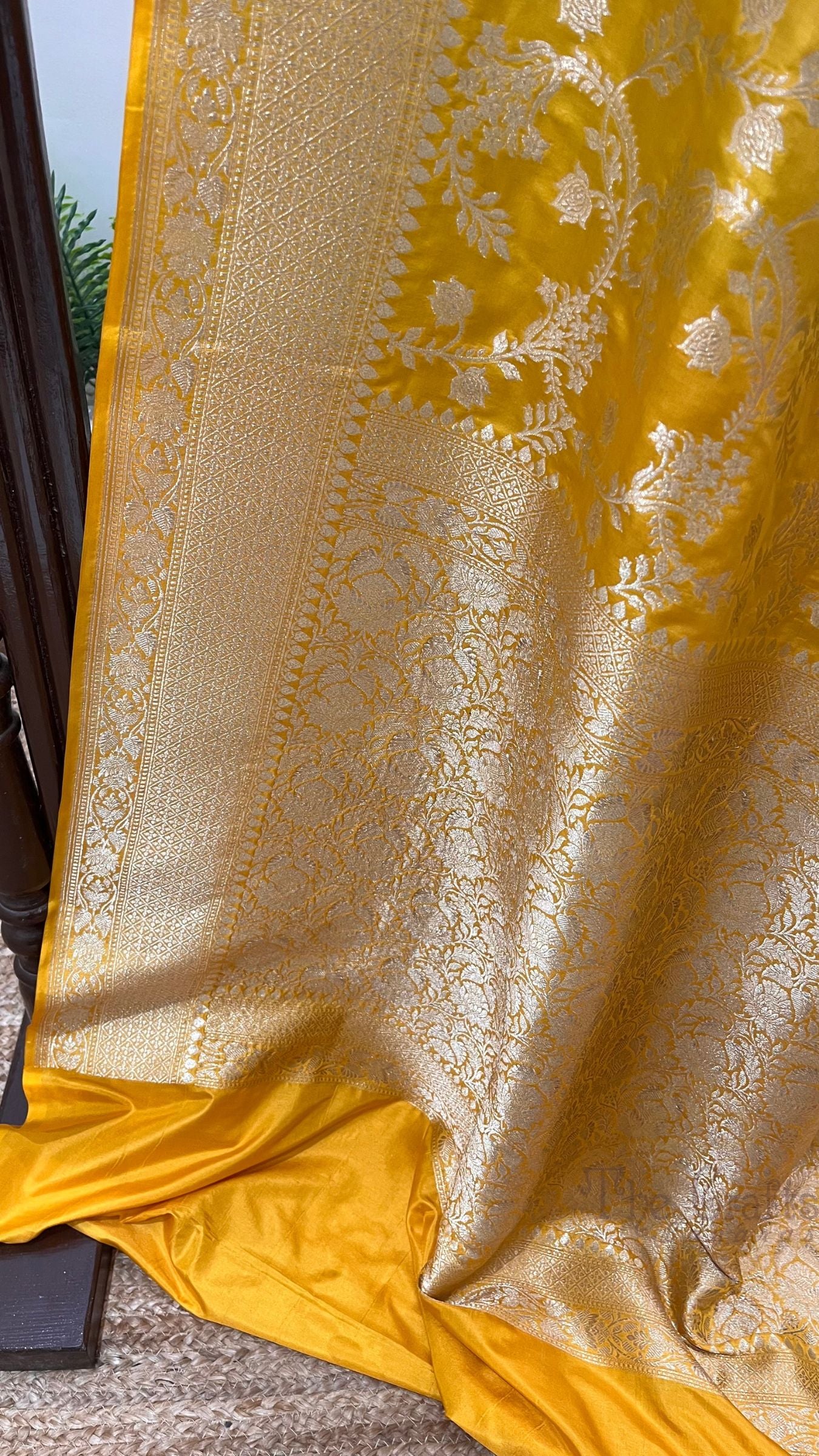 Pure Katan Silk Handloom Banarasi Saree - Jaal work