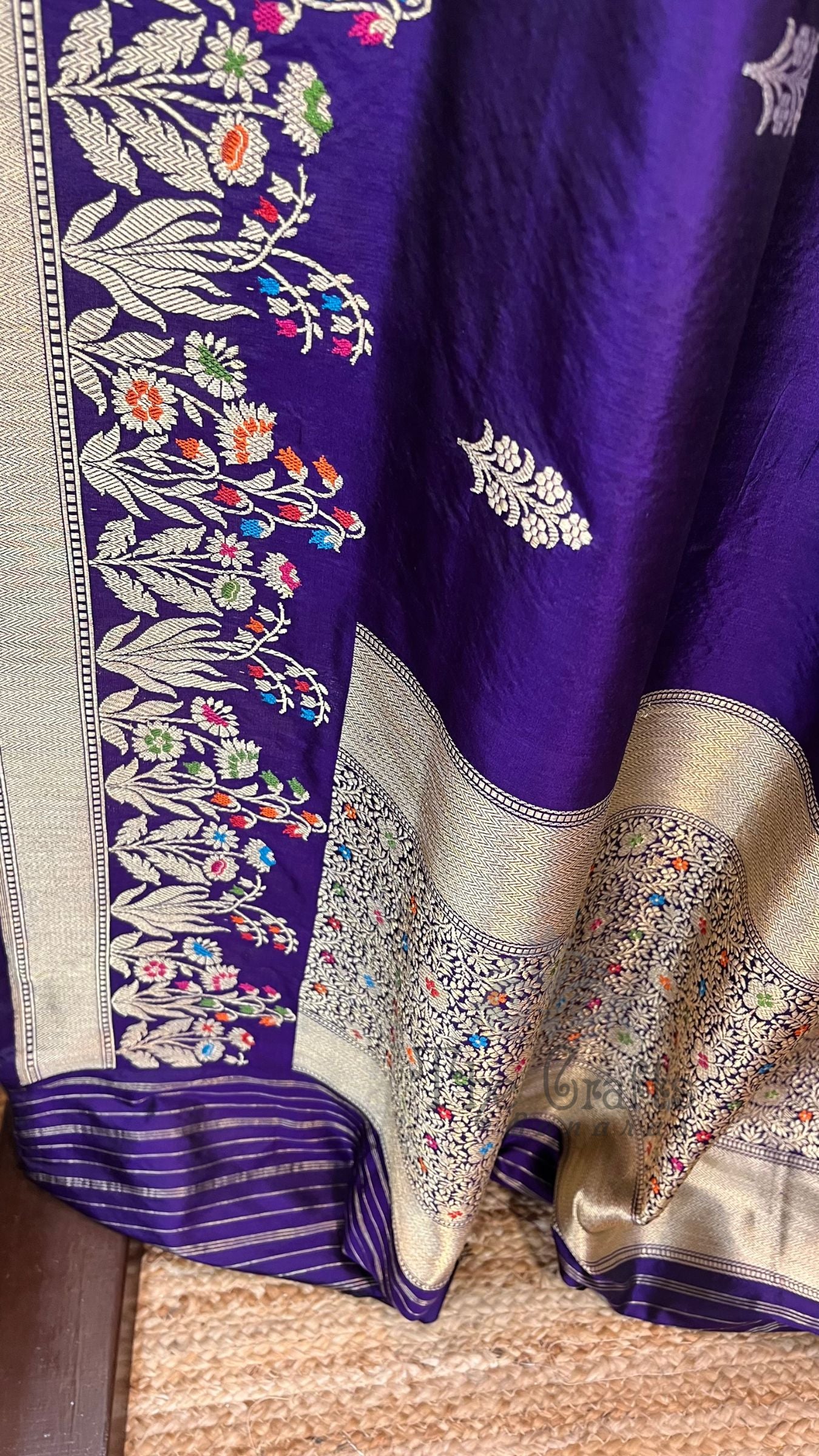 Pure Katan Silk Handloom Banarasi Saree - with kadhua meenakari motifs