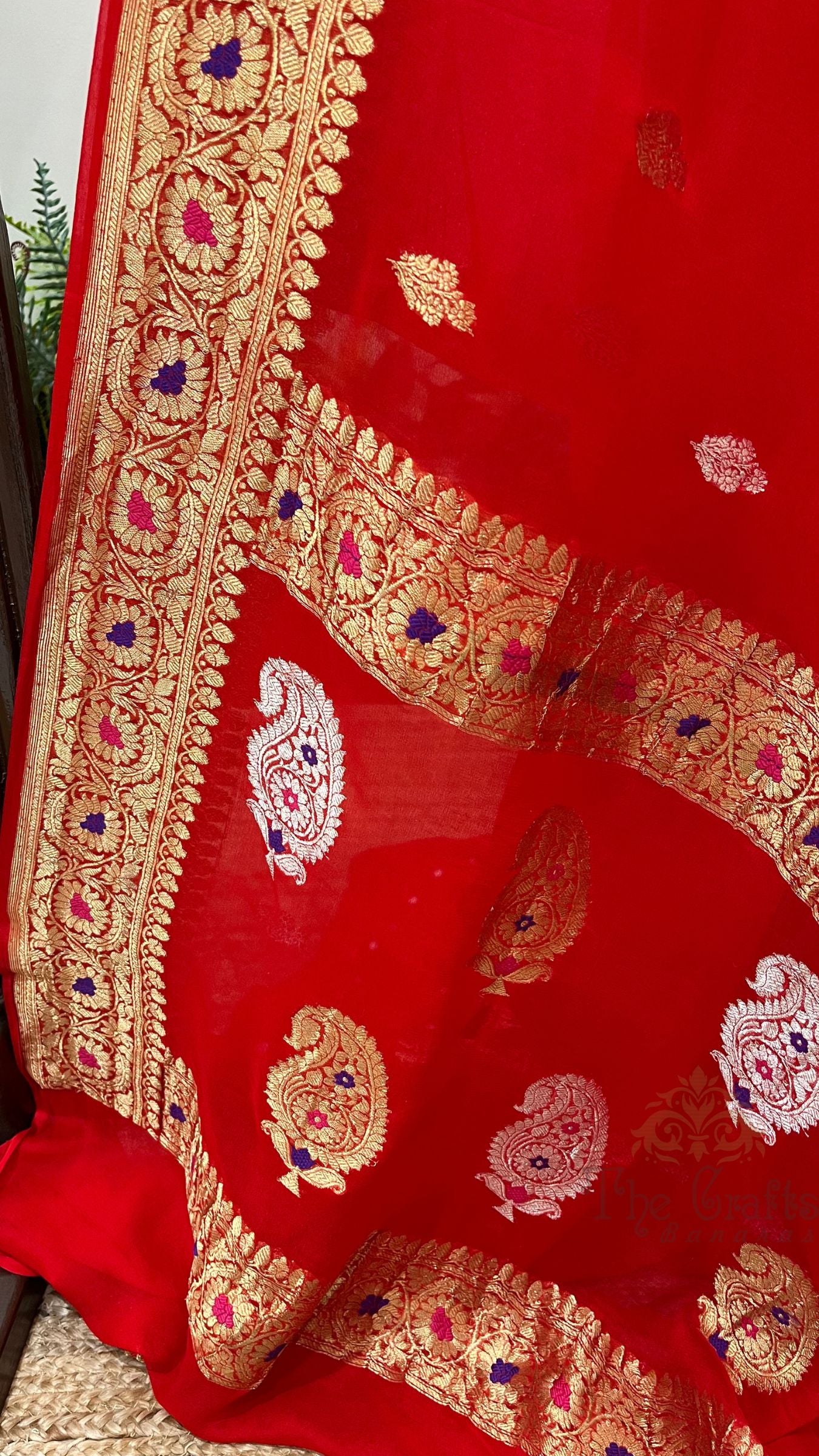 Tissue Georgette Handloom Banarasi Saree - with kadhua Meenakari Motifs