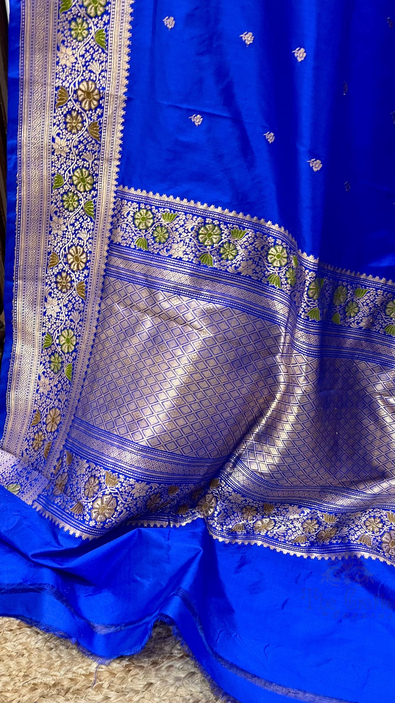 Pure Katan Silk Handloom Banarasi Saree - with kadhua motifs