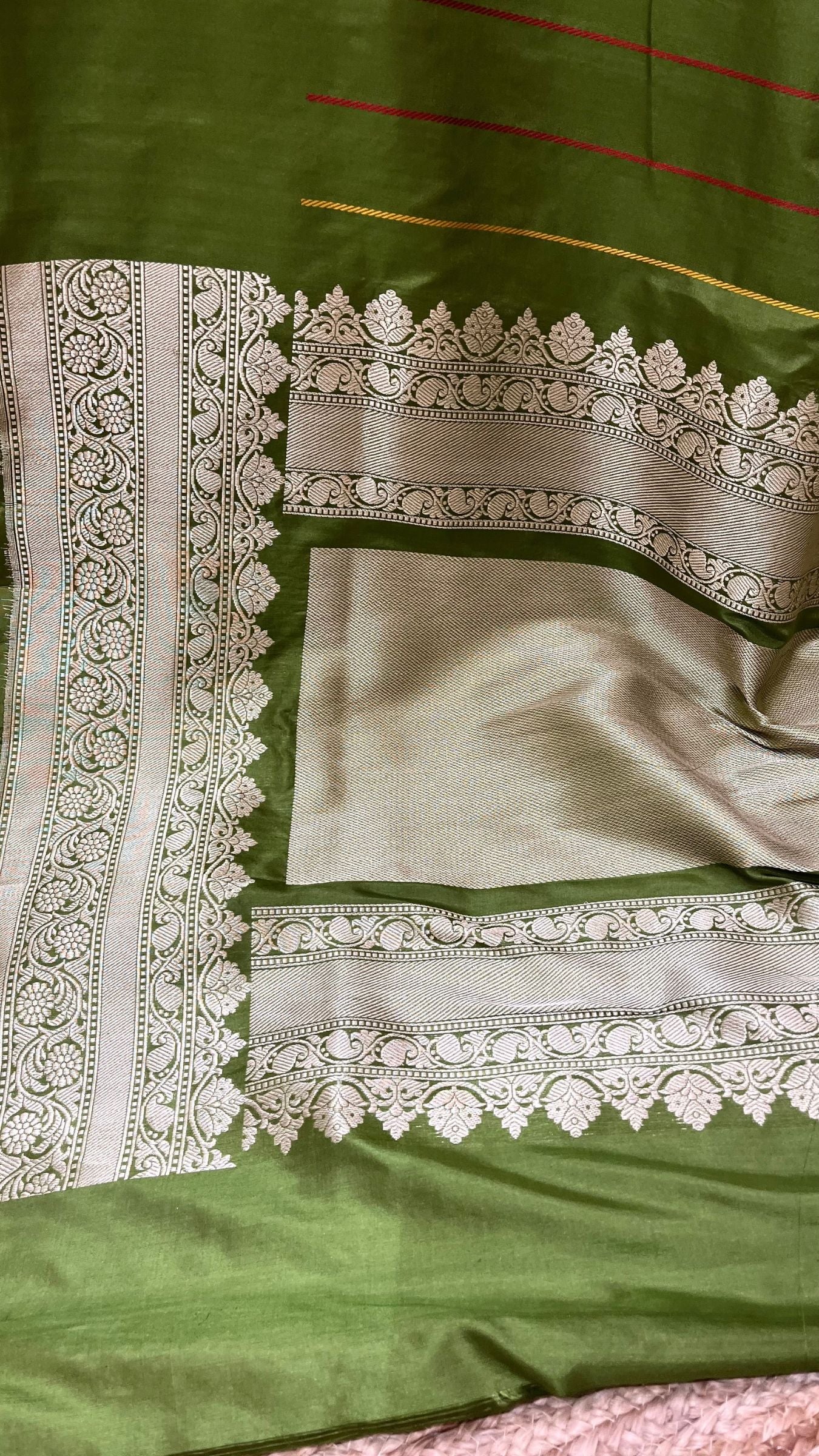 Pure Katan Silk Handloom Banarasi Saree - with kadhua work