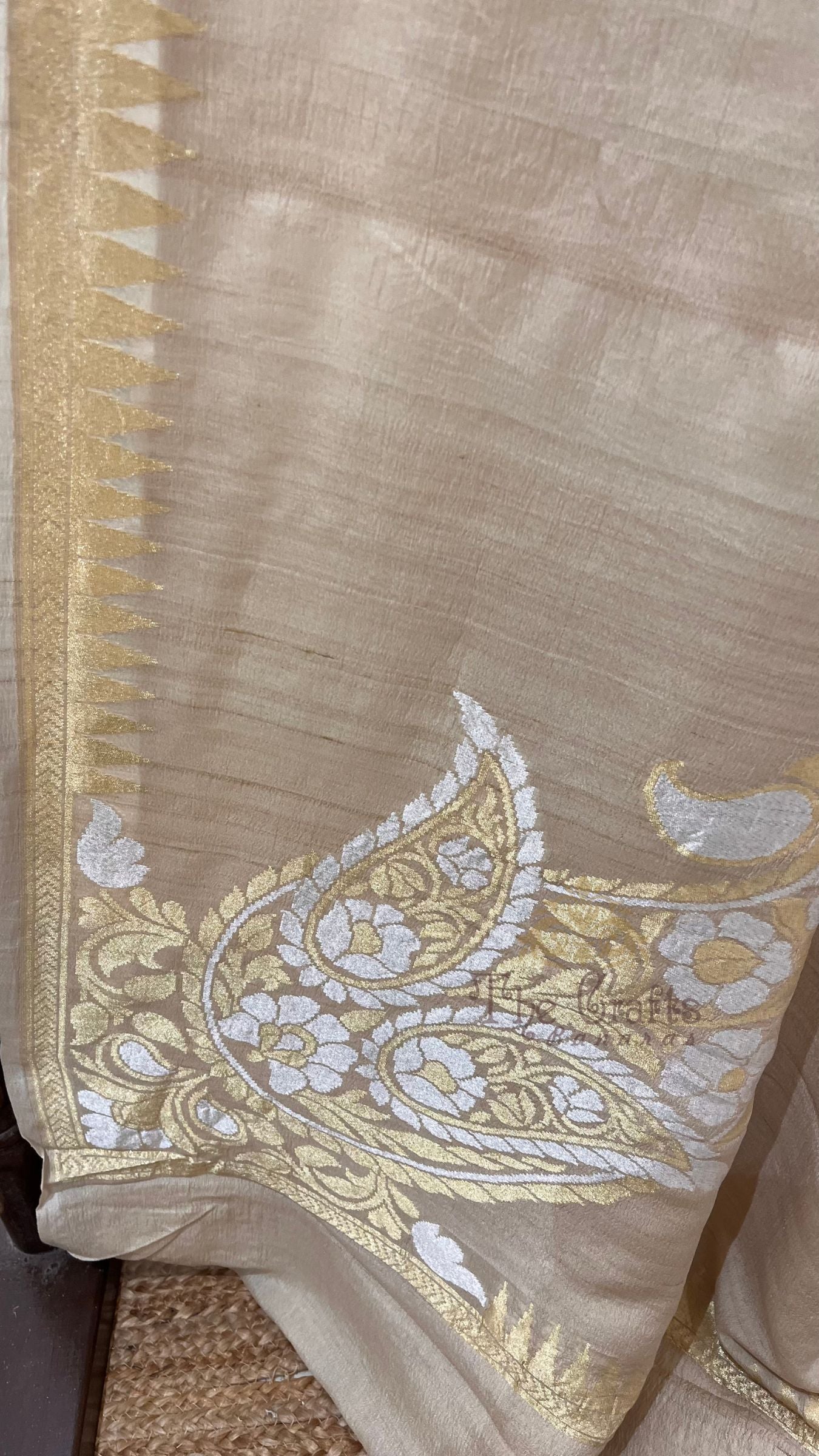 Tussar Georgette Handloom Banarasi Saree - Jaal with Meenakari