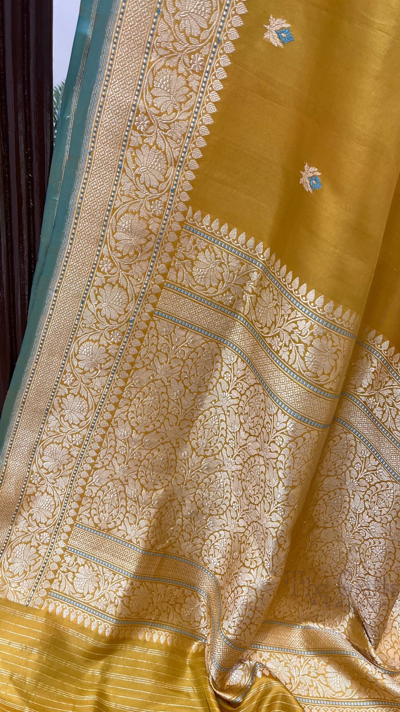 Pure Katan Silk Handloom Banarasi Saree - with kadhua motifs