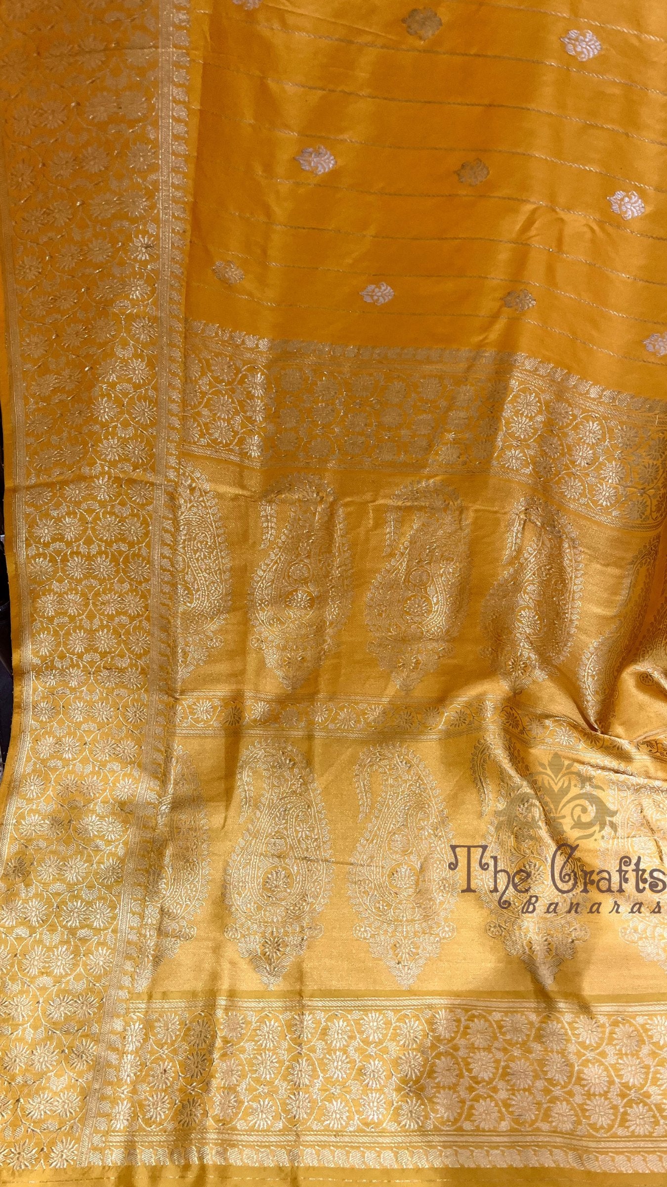 Pure Katan Silk Handloom Banarasi Saree - with kadhua sona rupa motifs