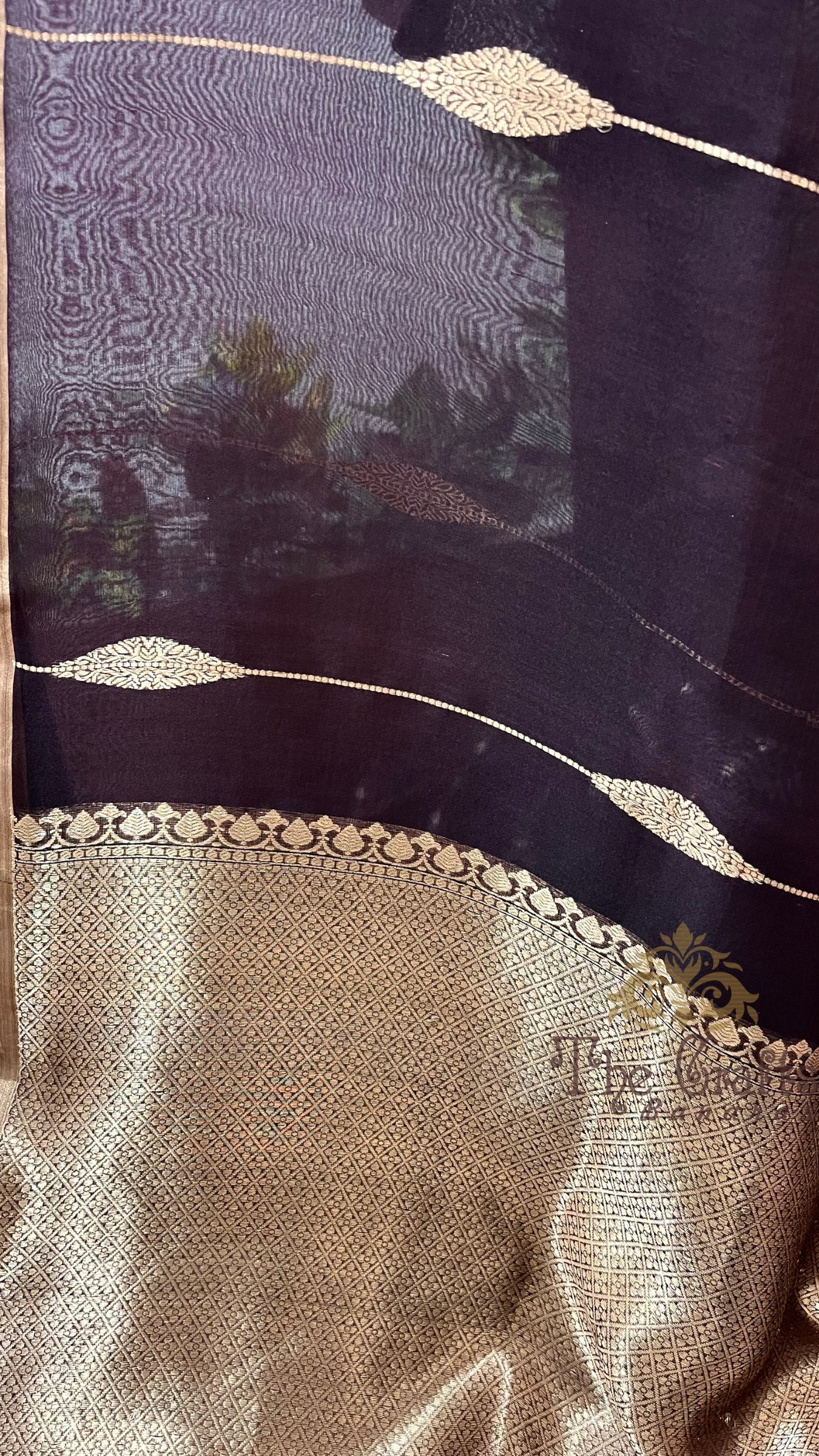 Pure Kora Silk Handloom Banarasi Saree - with kadhua motifs