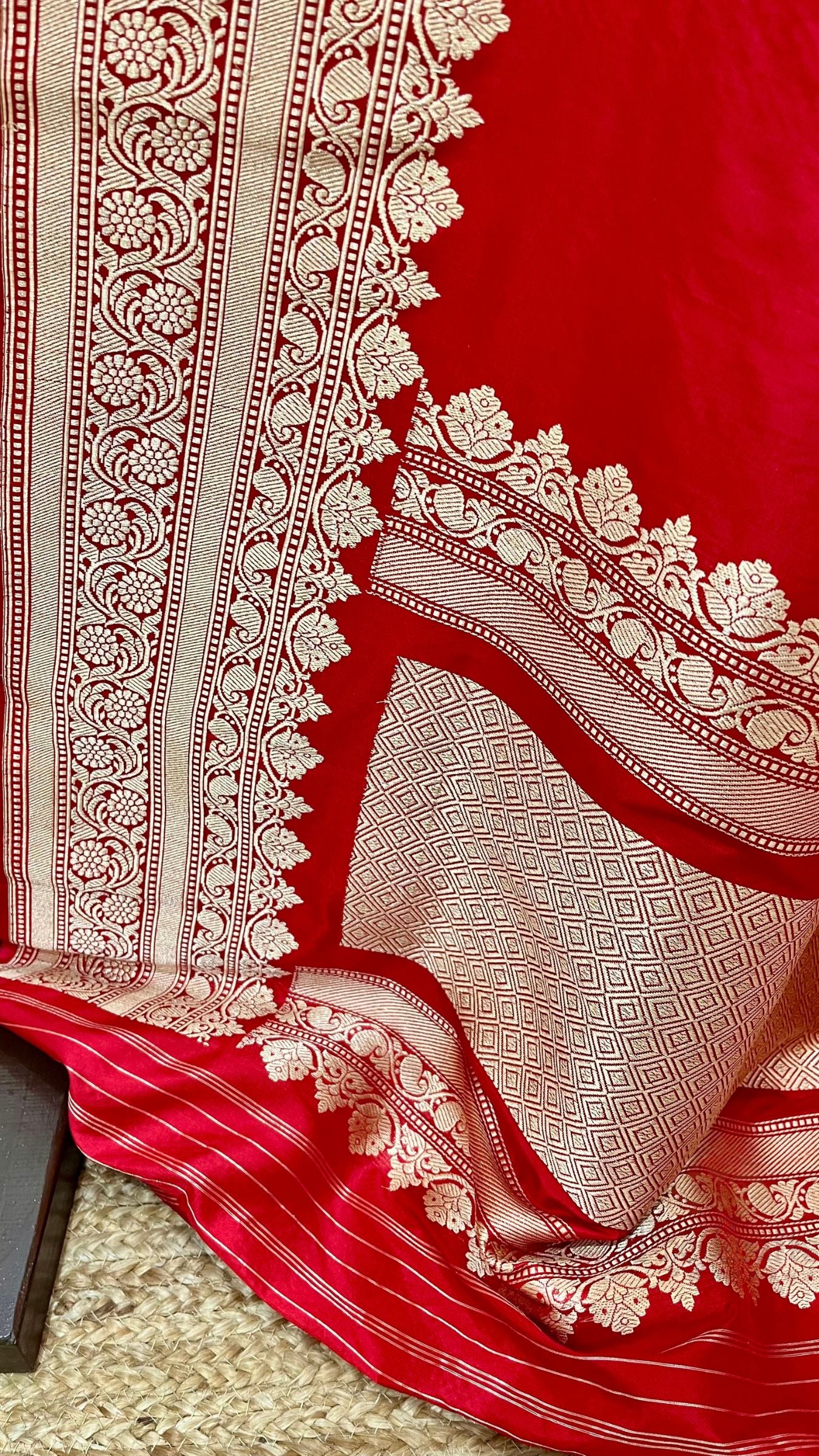 Pure Katan Silk Handloom Banarasi Saree - with meenakari kadhua motifs