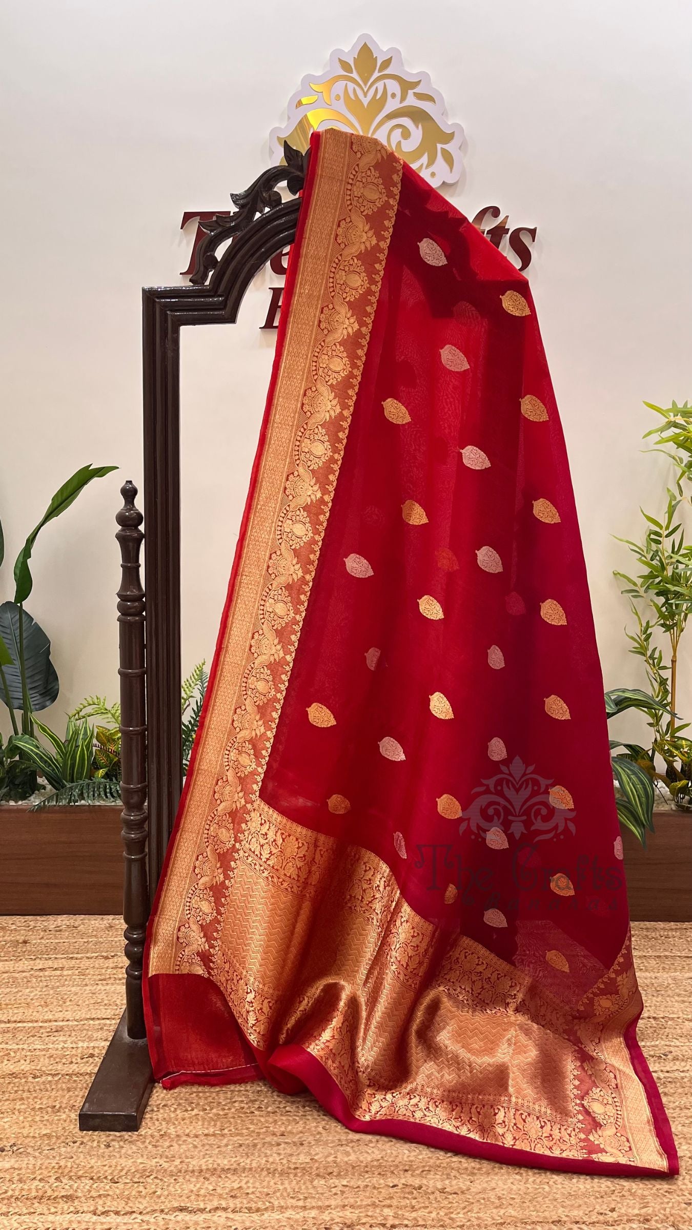 Pure Kora Silk Handloom Banarasi Saree - With Kadhua motifs
