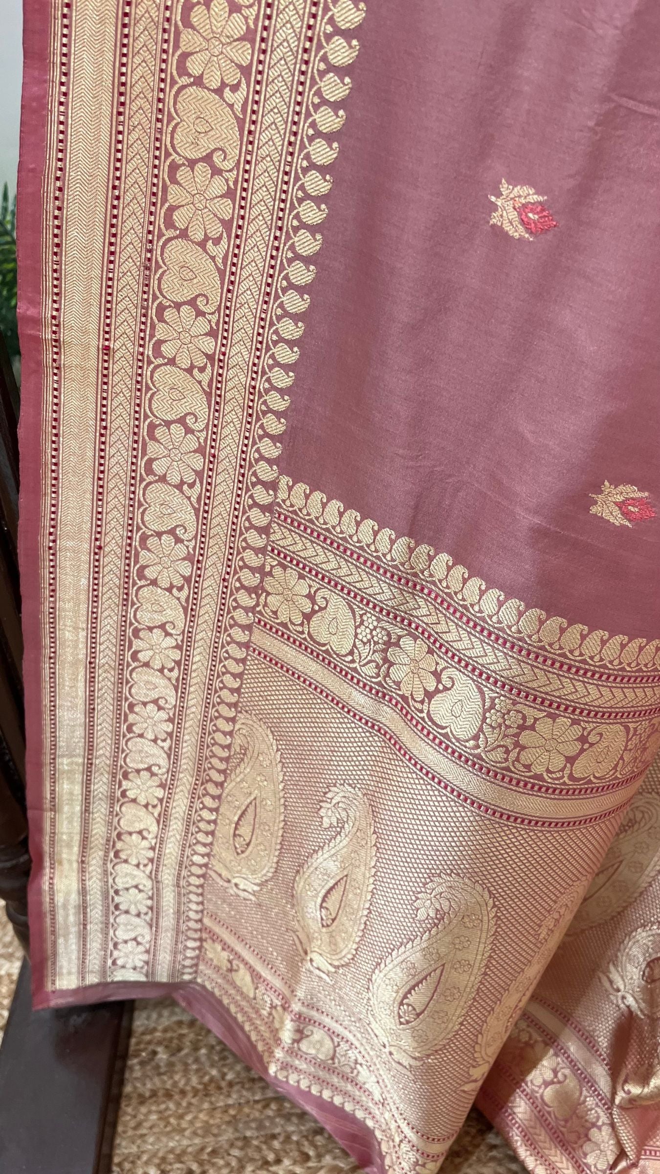 Pure Katan Silk Handloom Banarasi Saree - with kadhua motifs