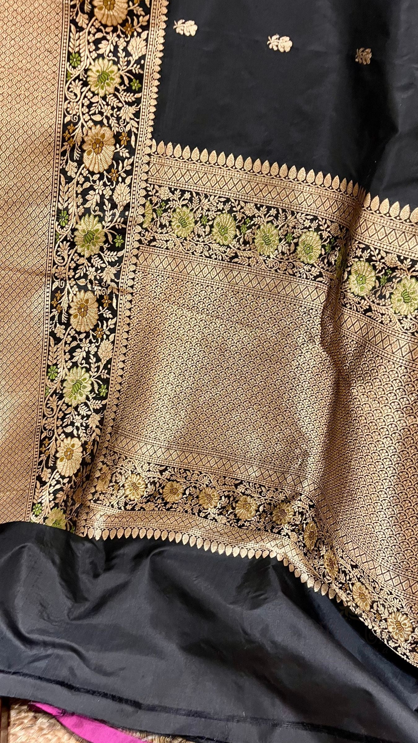 Pure Katan Silk Handloom Banarasi Saree - with kadhua motifs
