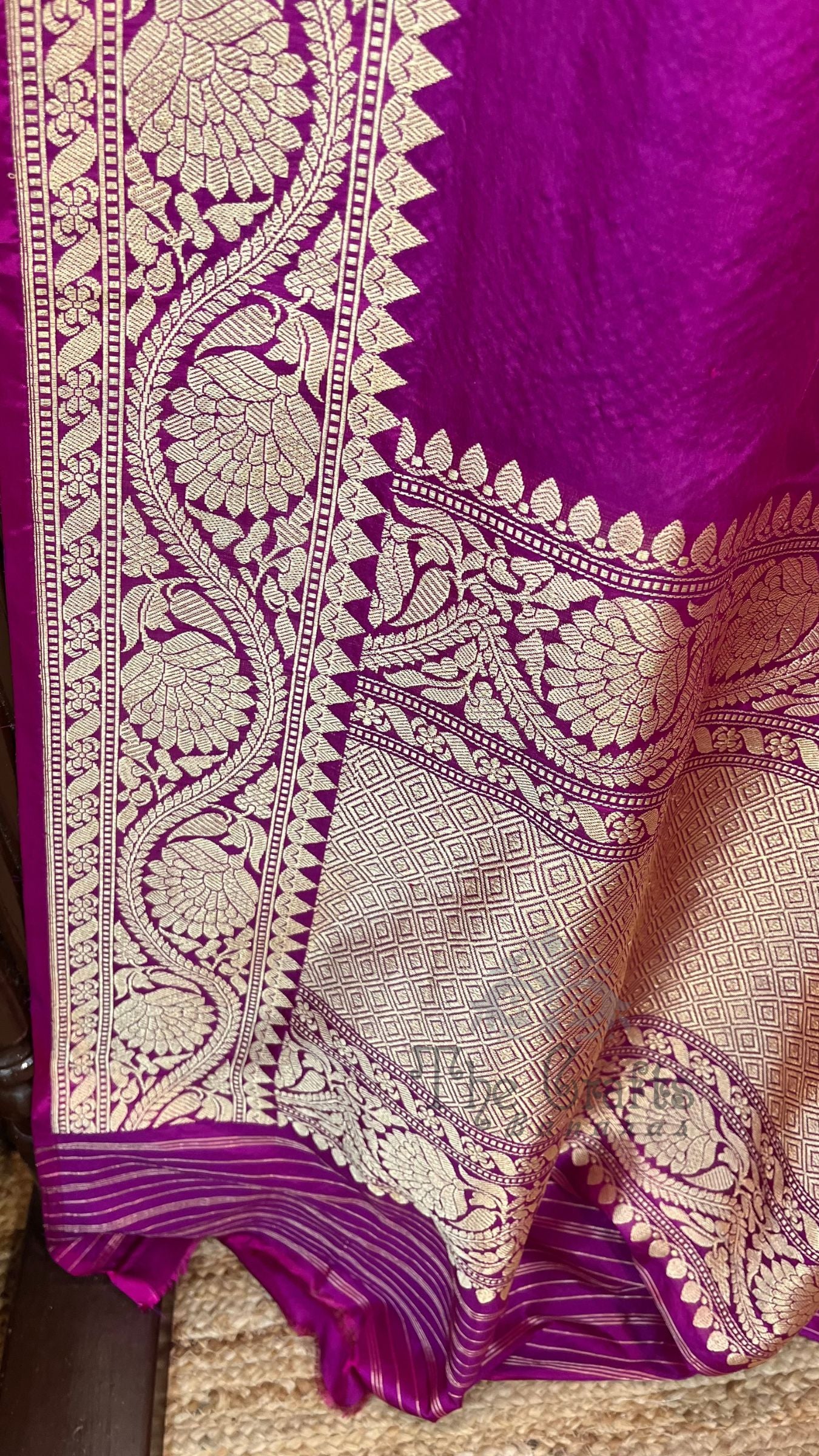 Pure Katan Silk Handloom Banarasi Saree - with sona rupa kadhua motifs