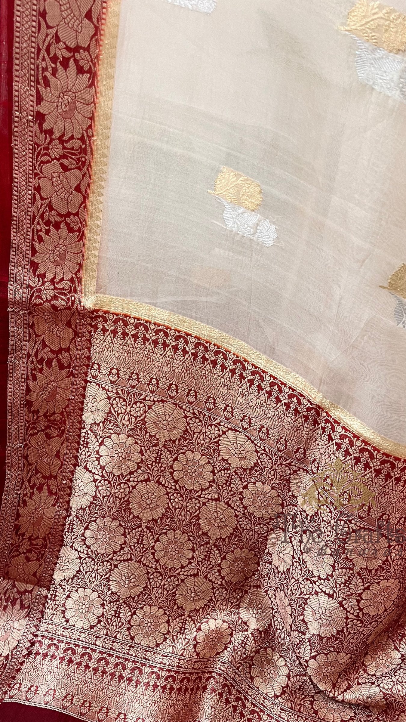 Pure Kora Silk Handloom Banarasi Saree - With Kadhua motifs