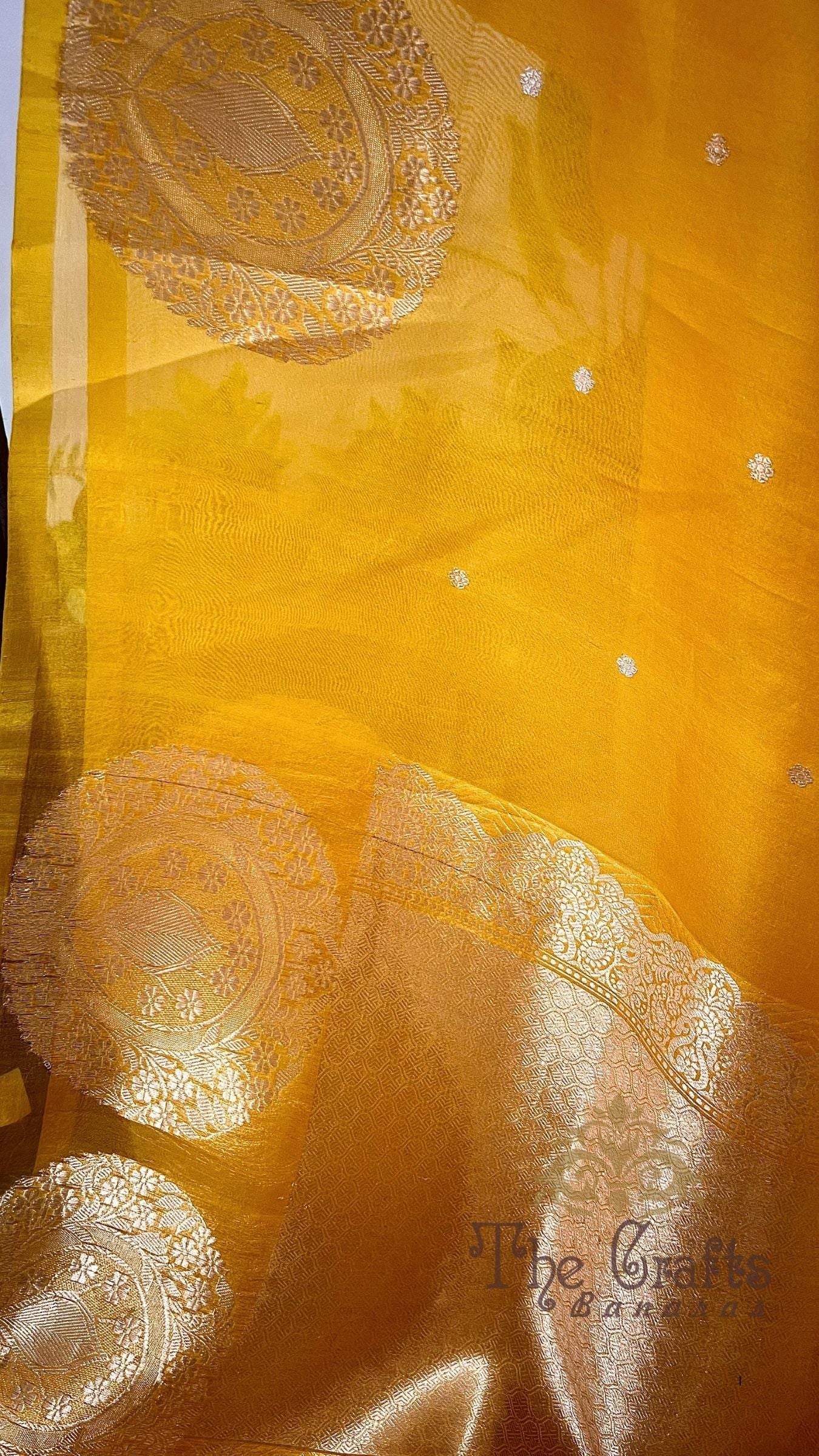 Pure Kora Silk Handloom Banarasi Saree - With Kadhua motifs