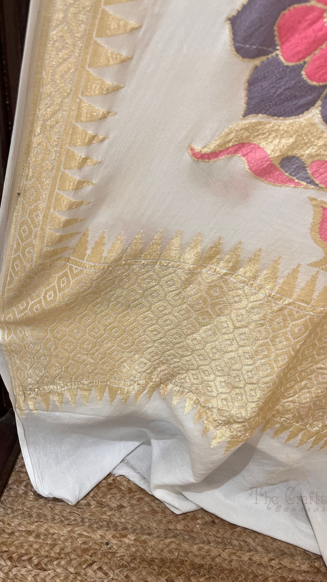 Khaddi Georgette Handloom Banarasi Saree - Jaal with Meenakari