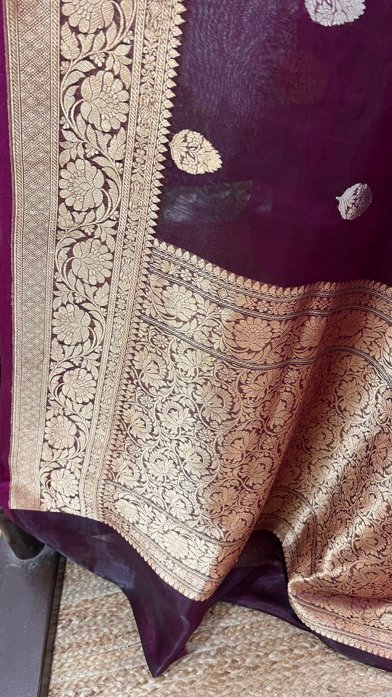 Pure Tissue Silk Handloom Banarasi Saree - with kadhua motifs